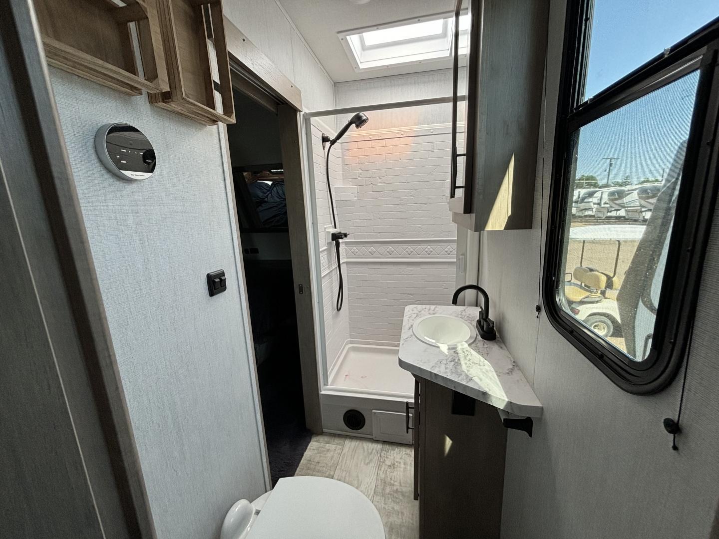 2024 Grand Design 2024 Grand Design Momentum - thumbnail 27