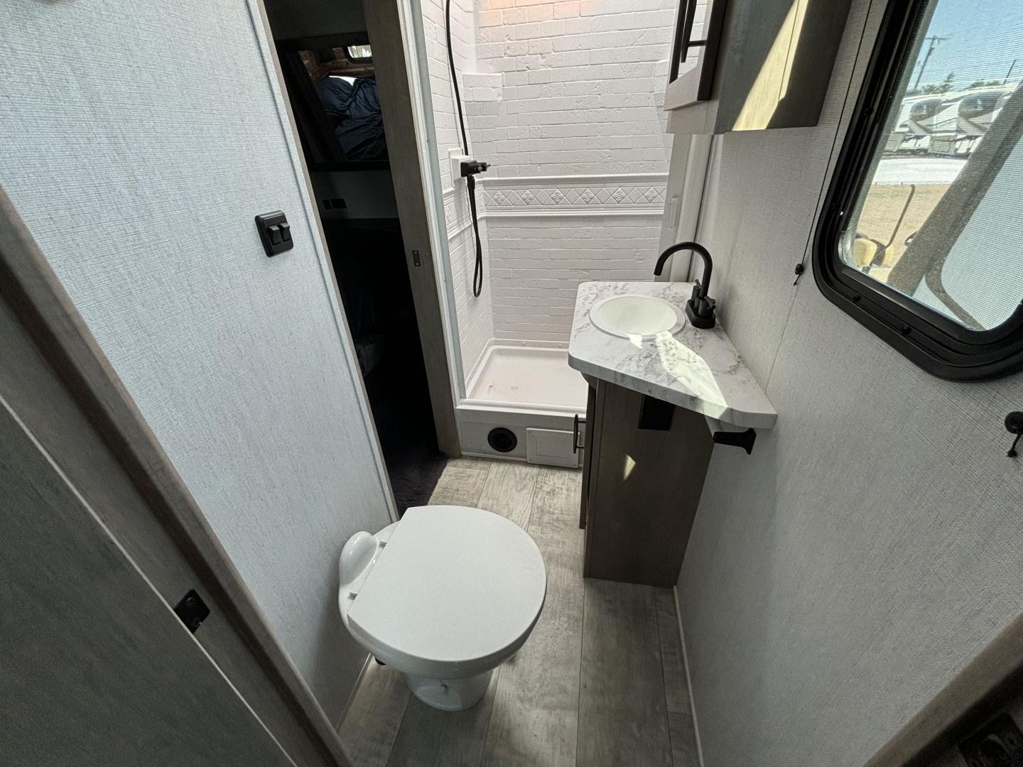 2024 Grand Design 2024 Grand Design Momentum - thumbnail 28