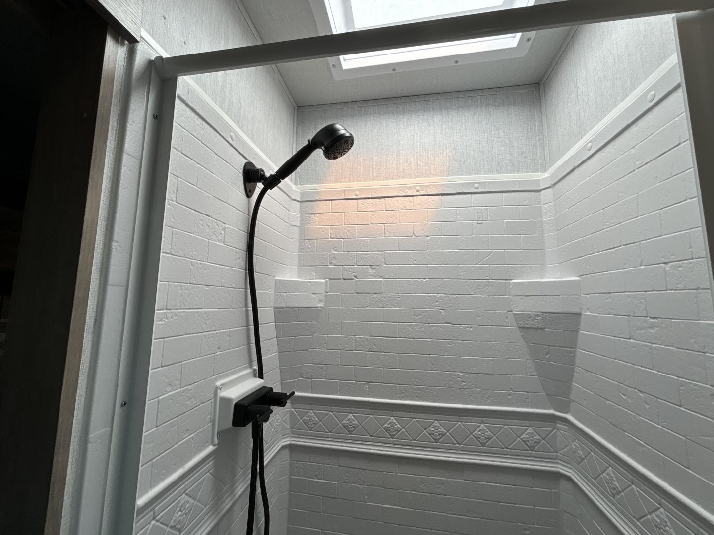 2024 Grand Design 2024 Grand Design Momentum - thumbnail 31