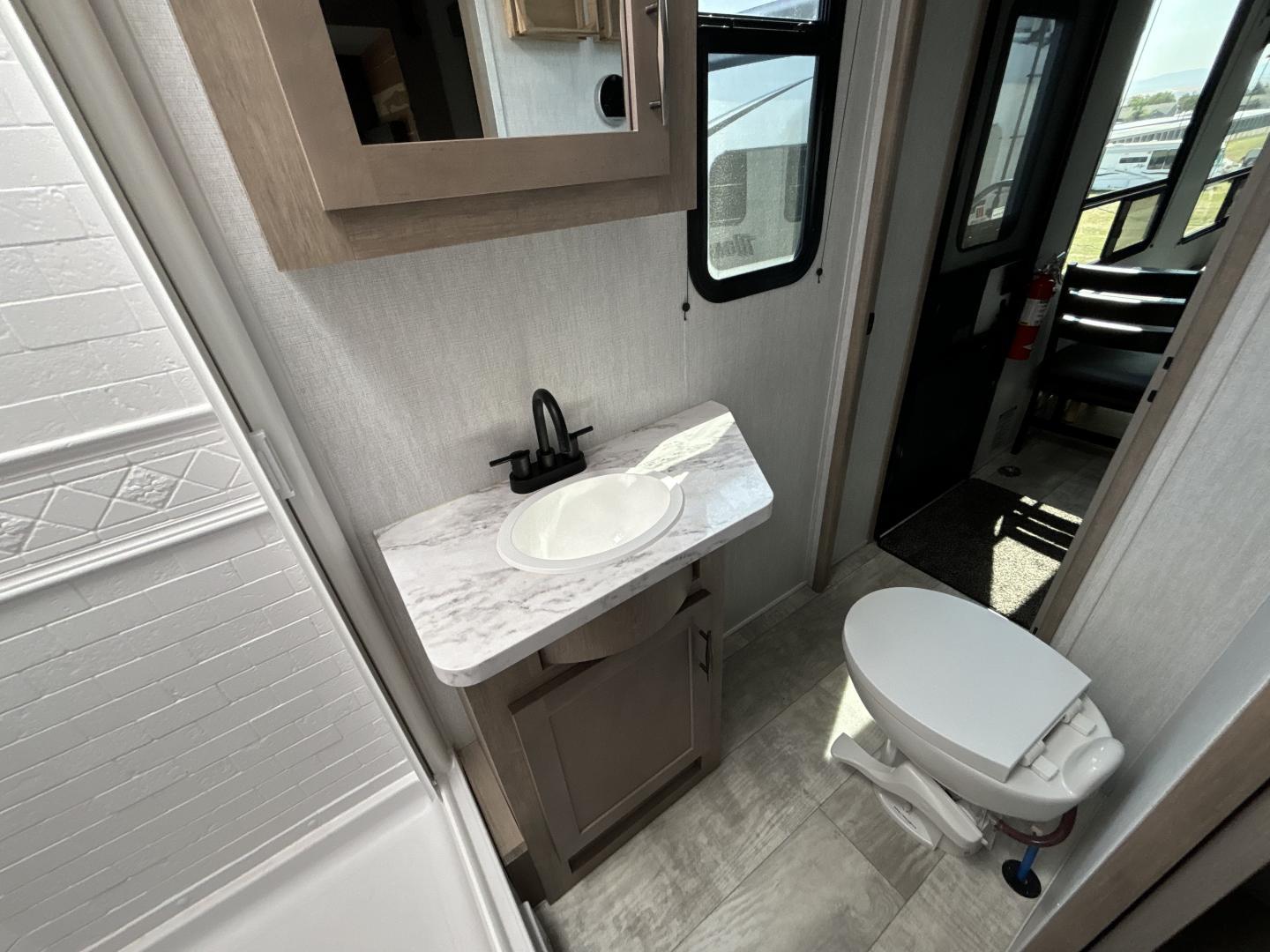 2024 Grand Design 2024 Grand Design Momentum - thumbnail 32