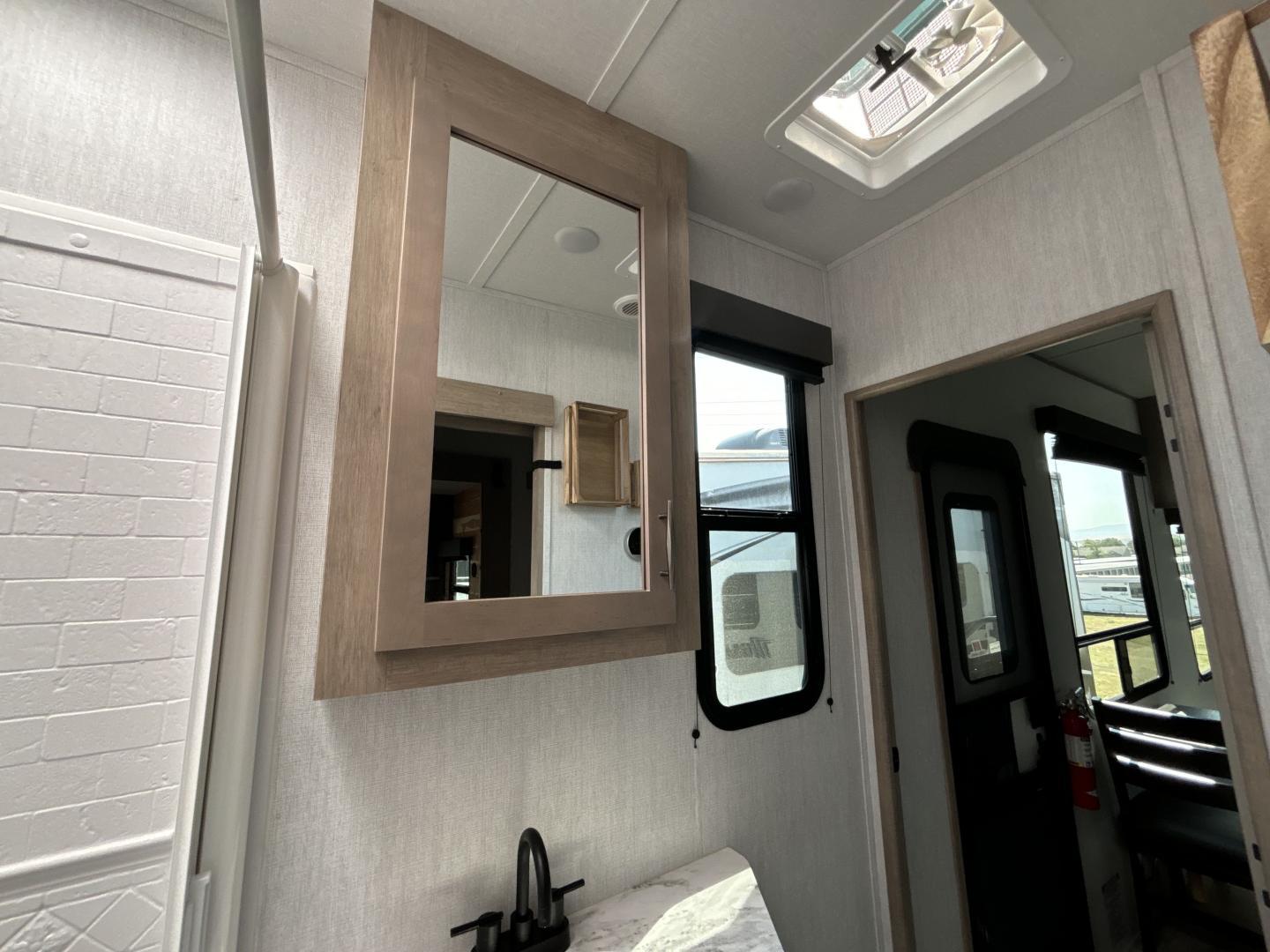 2024 Grand Design 2024 Grand Design Momentum - thumbnail 33