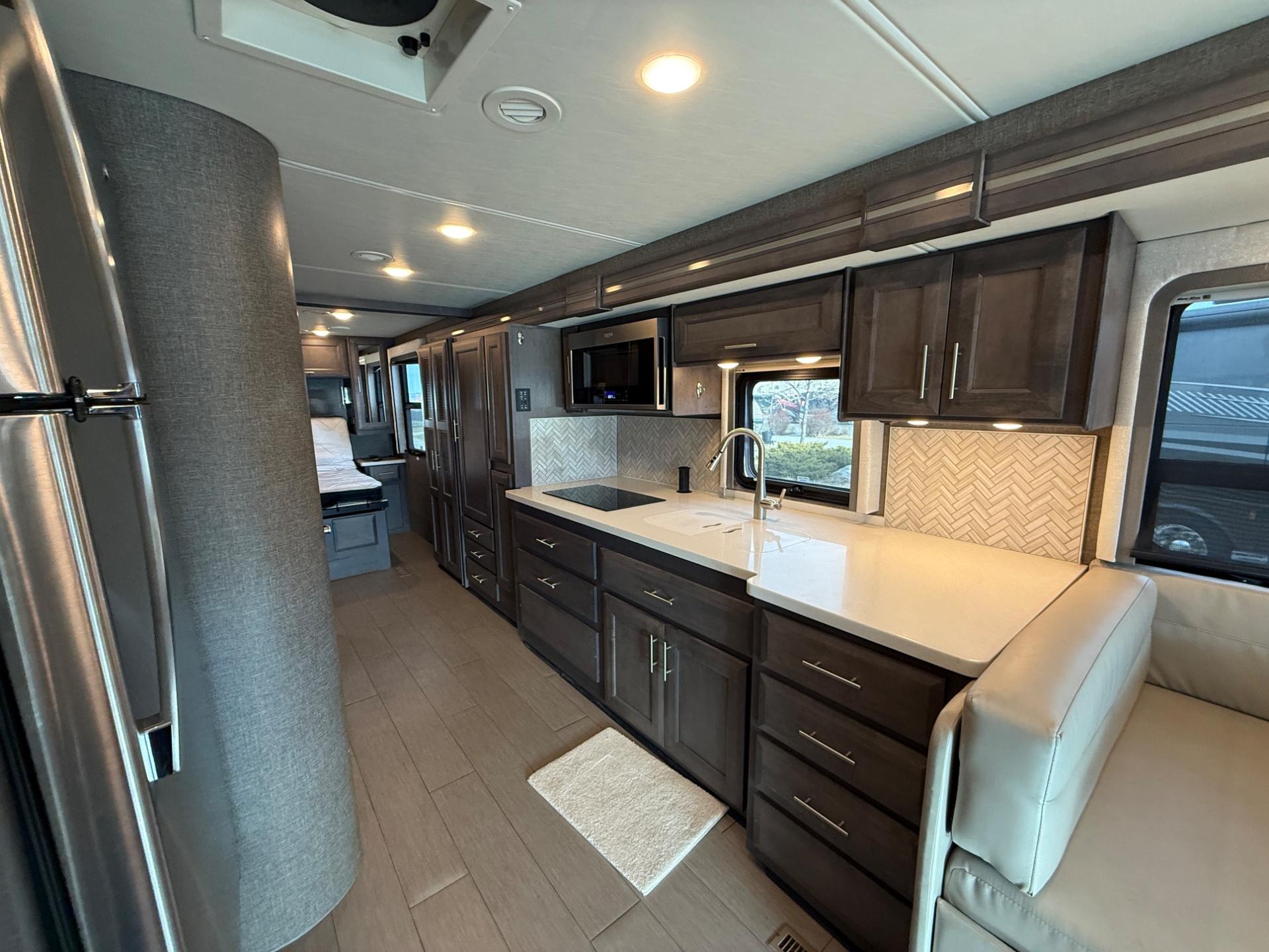 2022 Thor Motor Coach 2022 Thor Motor Coach Palazzo - thumbnail 19