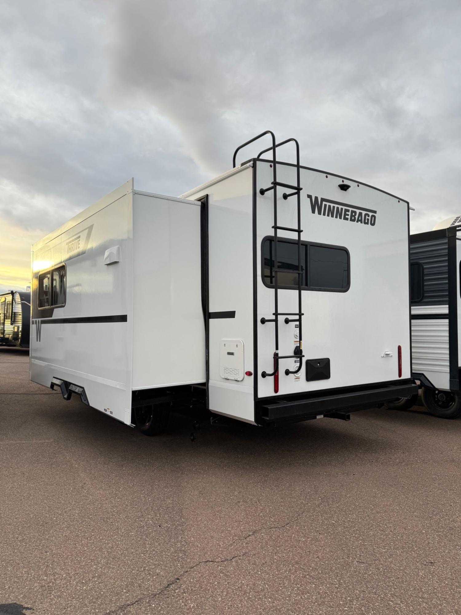 2026 Winnebago 2026 Winnebago Thrive - thumbnail 4