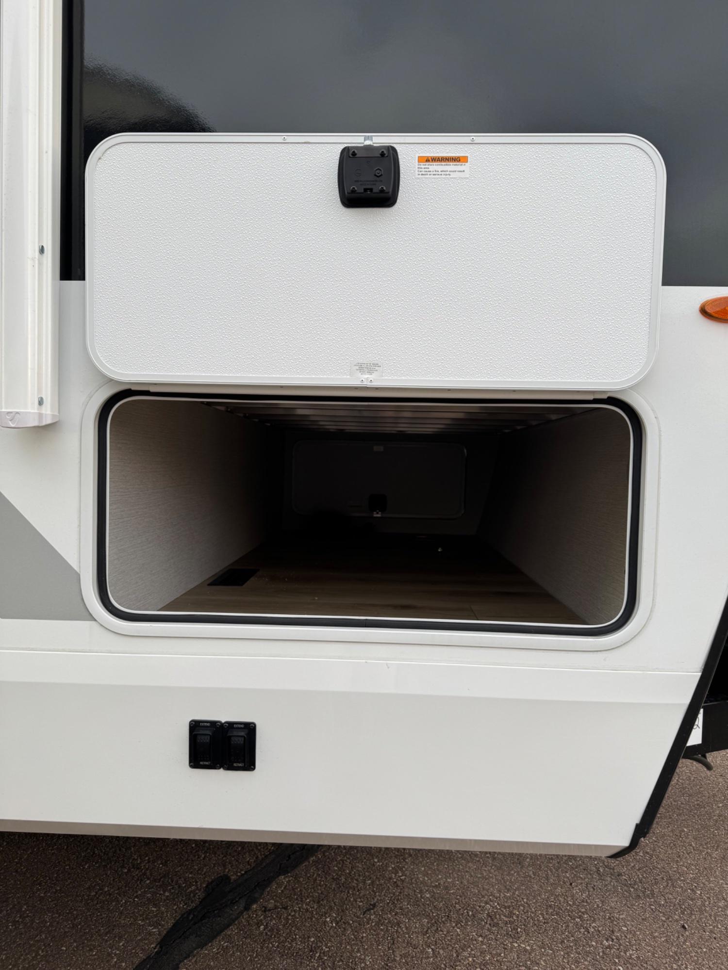 2026 Winnebago 2026 Winnebago Thrive - thumbnail 6