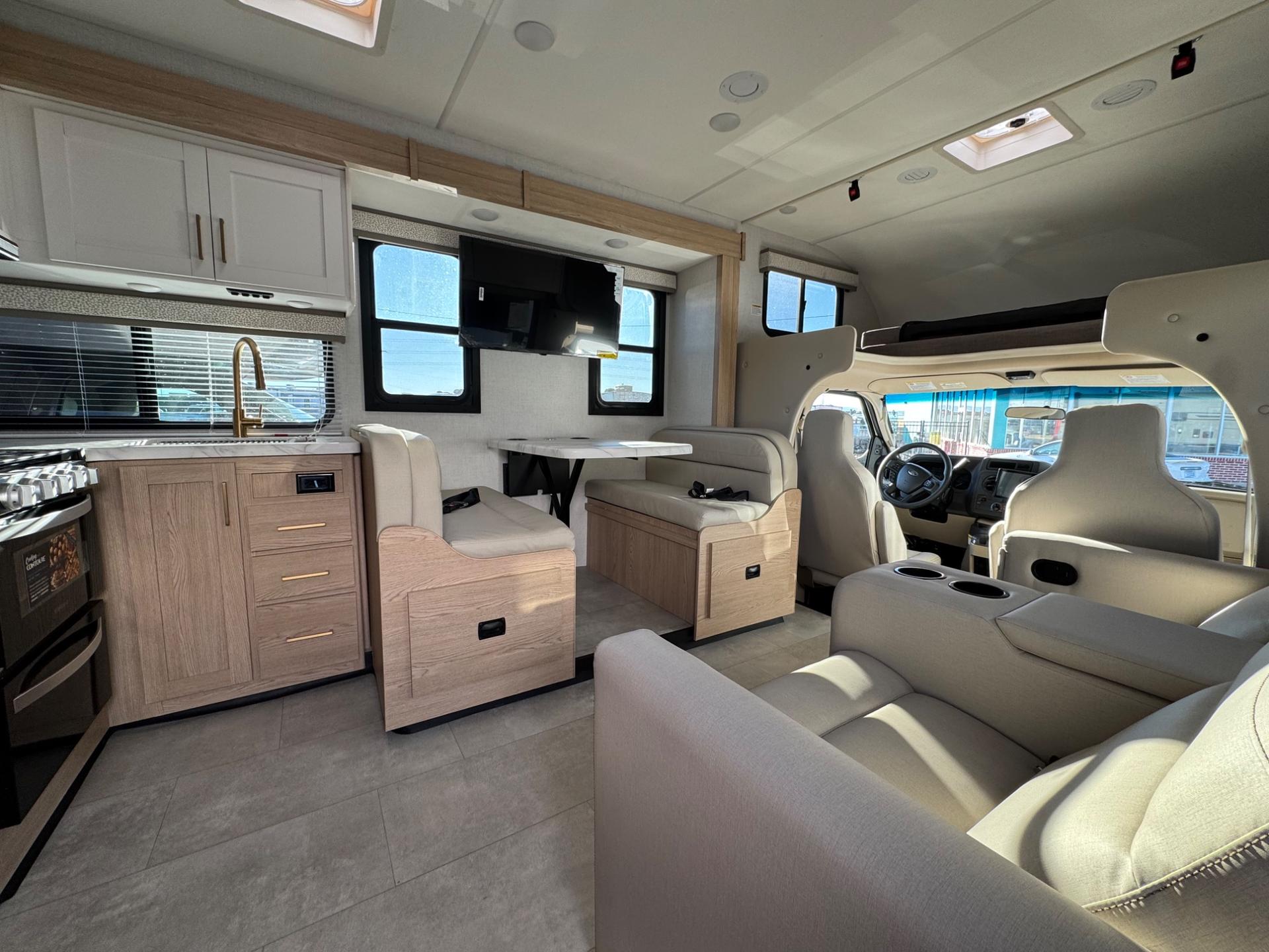 2026 Thor Motor Coach 2026 Thor Motor Coach Chateau - thumbnail 8