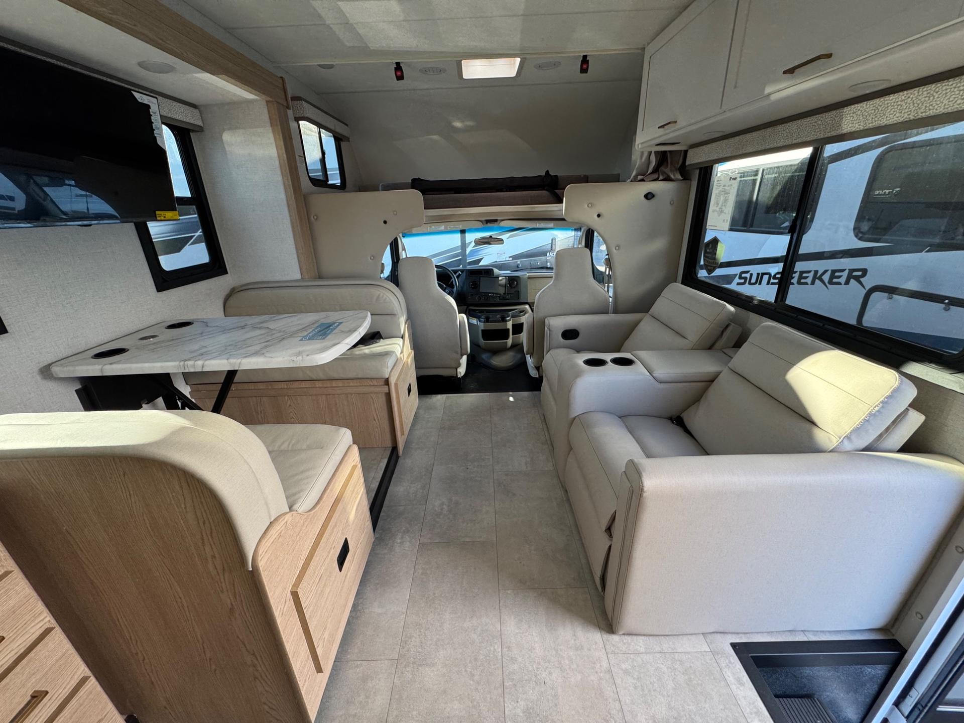 2026 Thor Motor Coach 2026 Thor Motor Coach Chateau - thumbnail 9