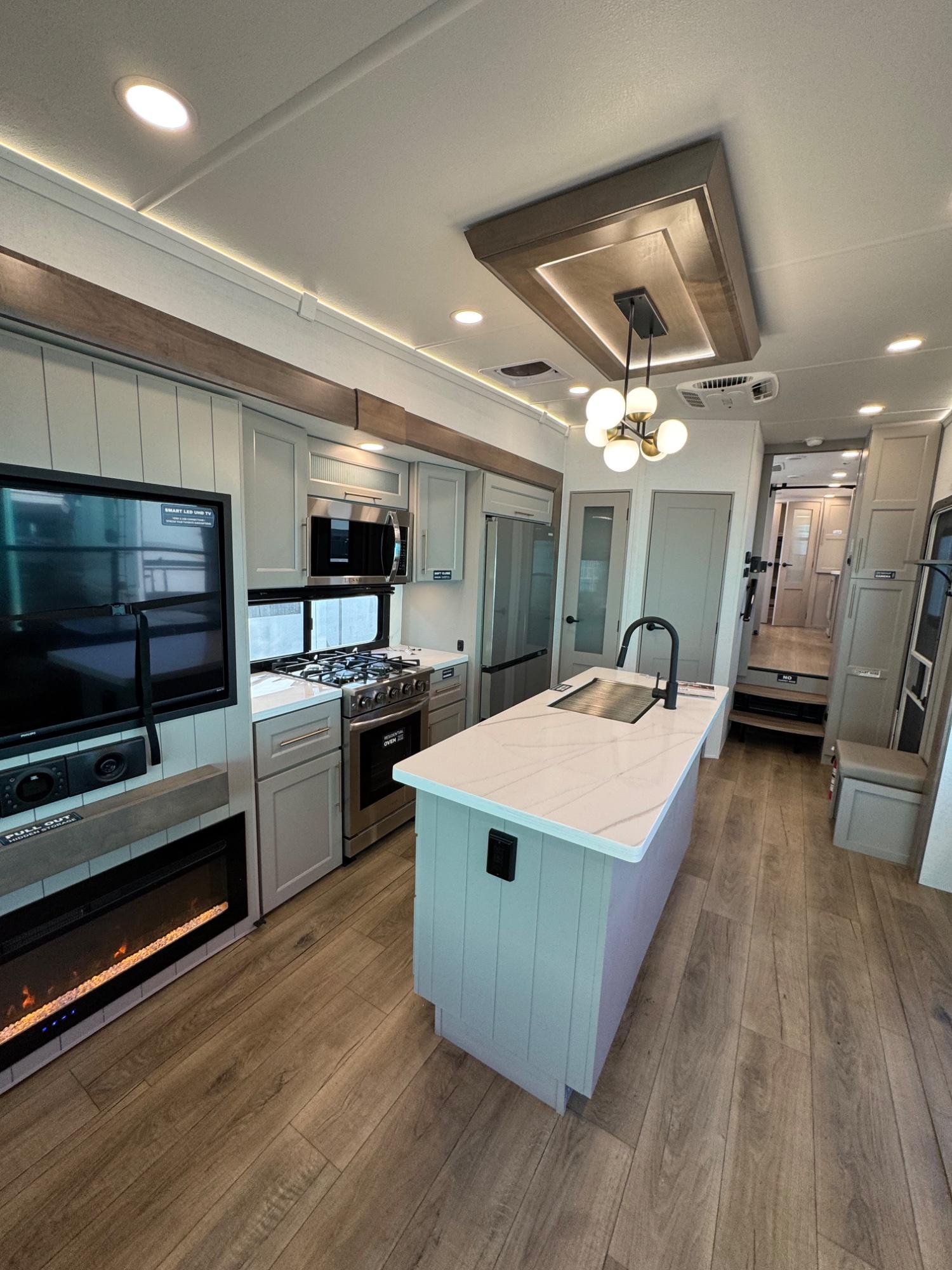 2025 Alliance RV 2025 Alliance RV Paradigm - thumbnail 16