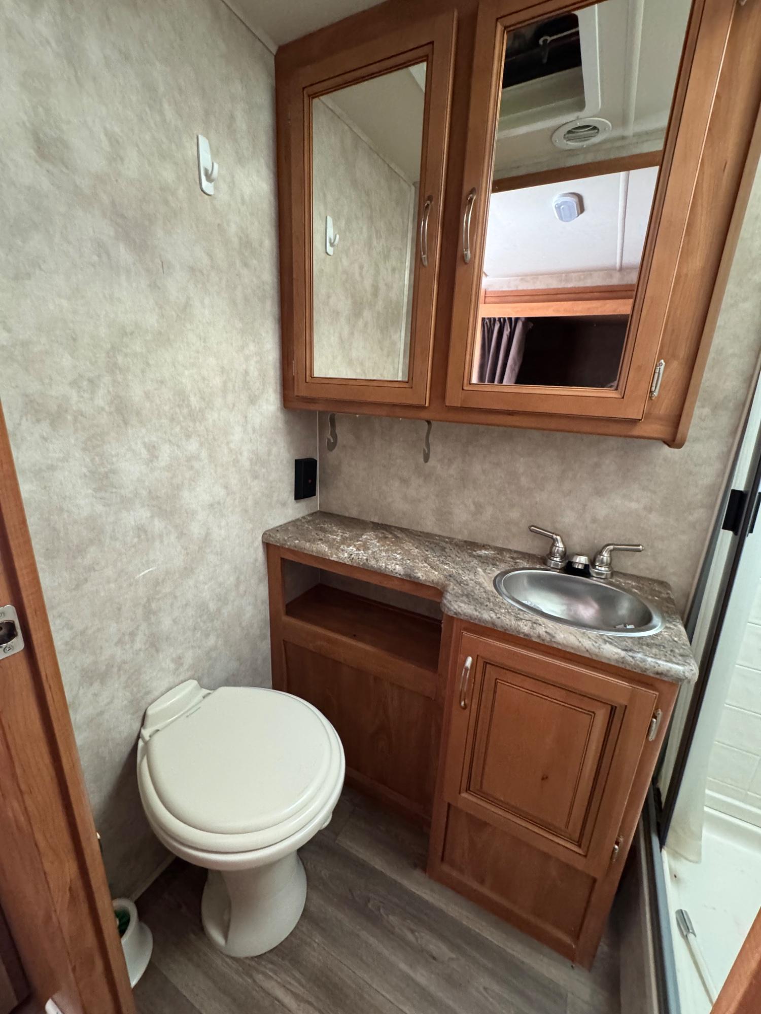 2017 NeXus RV 2017 NeXus RV Phantom - thumbnail 16