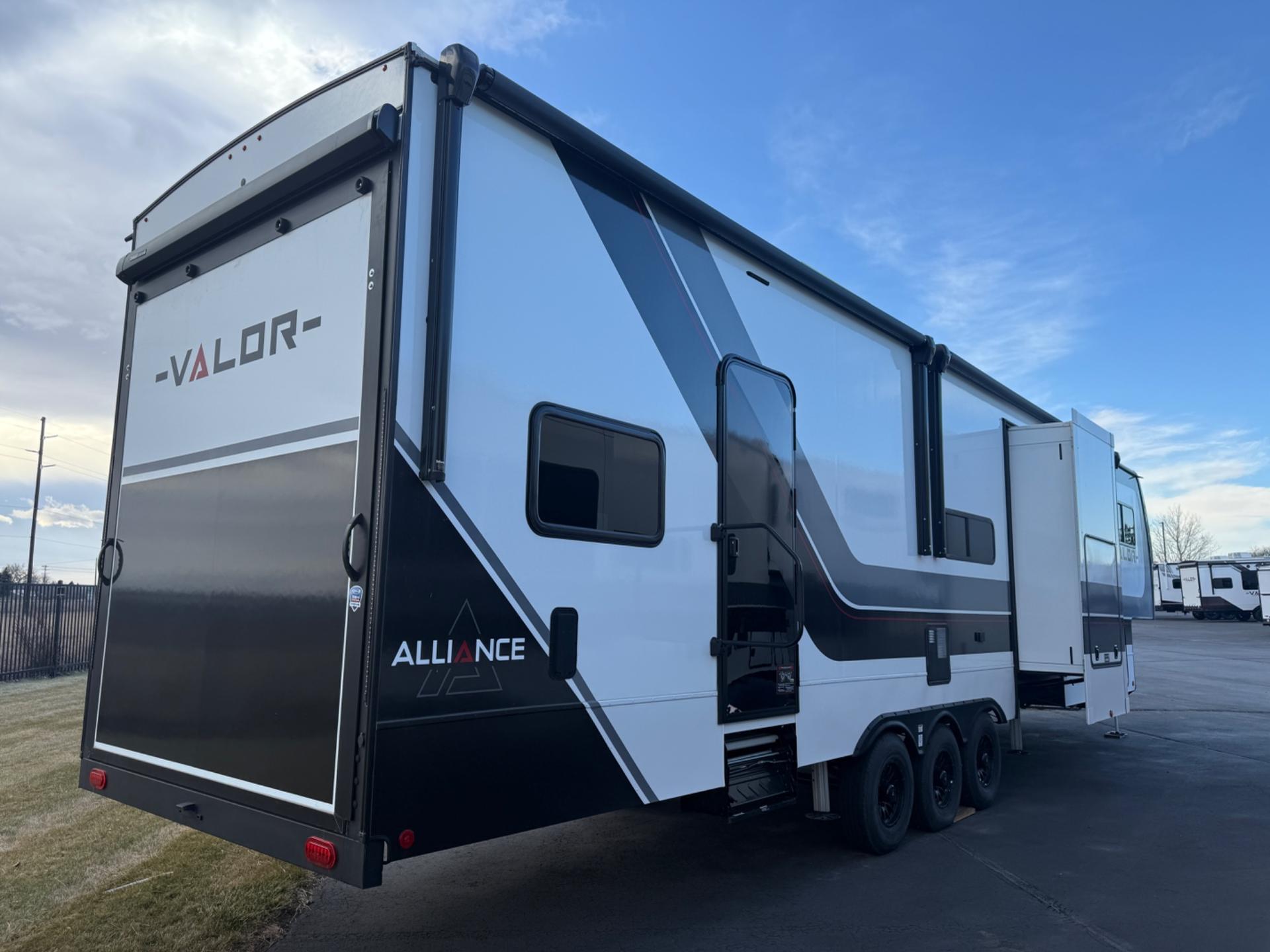 2025 Alliance RV 2025 Alliance RV Valor - thumbnail 5