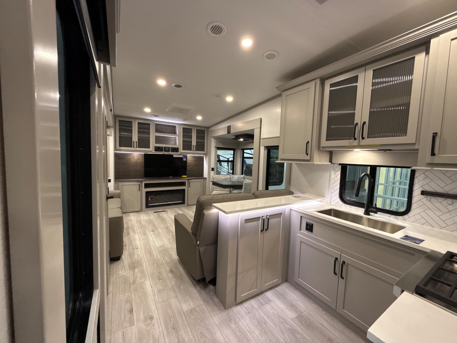 2025 Keystone RV 2025 Keystone RV Montana - thumbnail 30