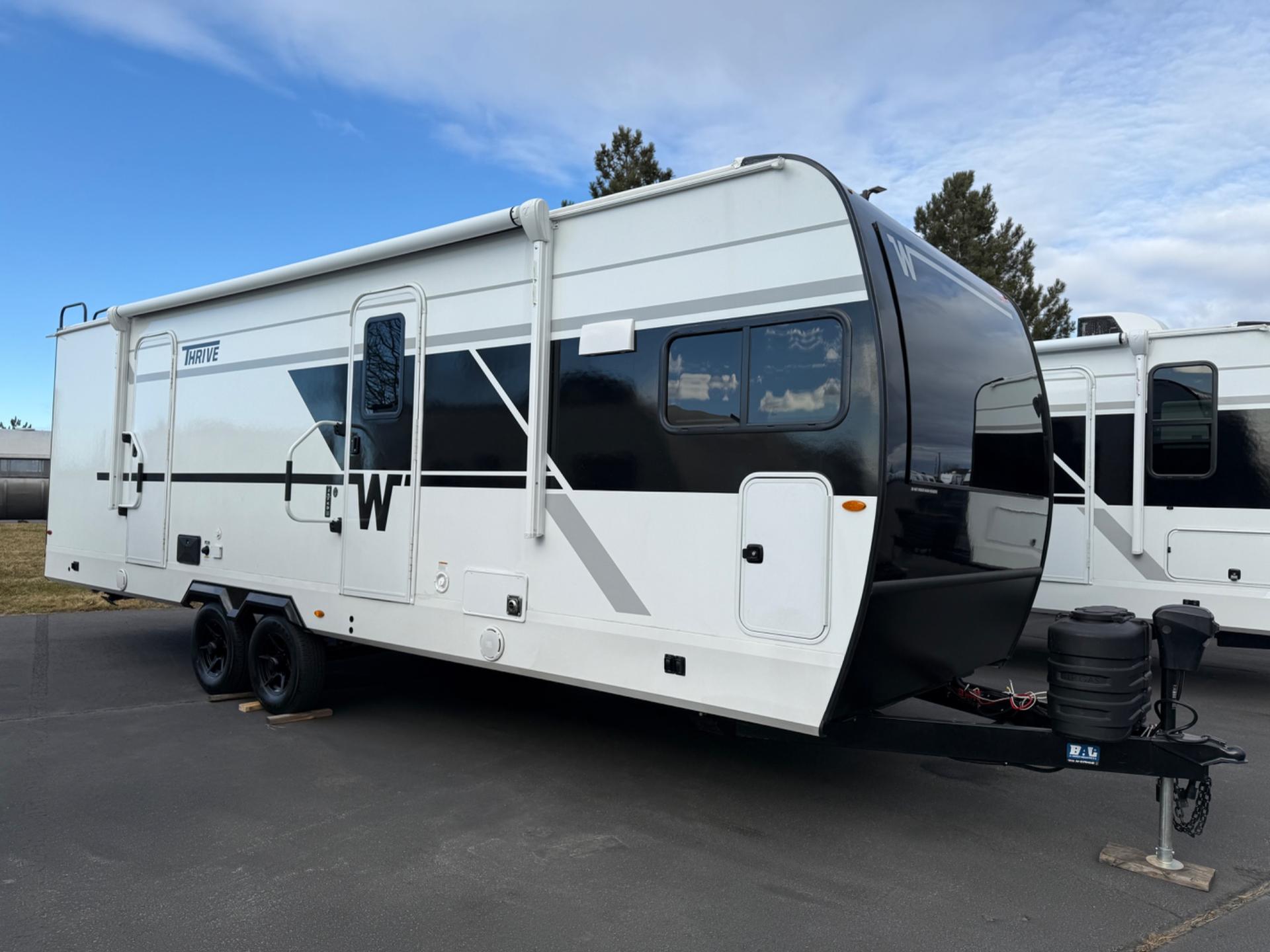 2026 Winnebago 2026 Winnebago Thrive - thumbnail 3