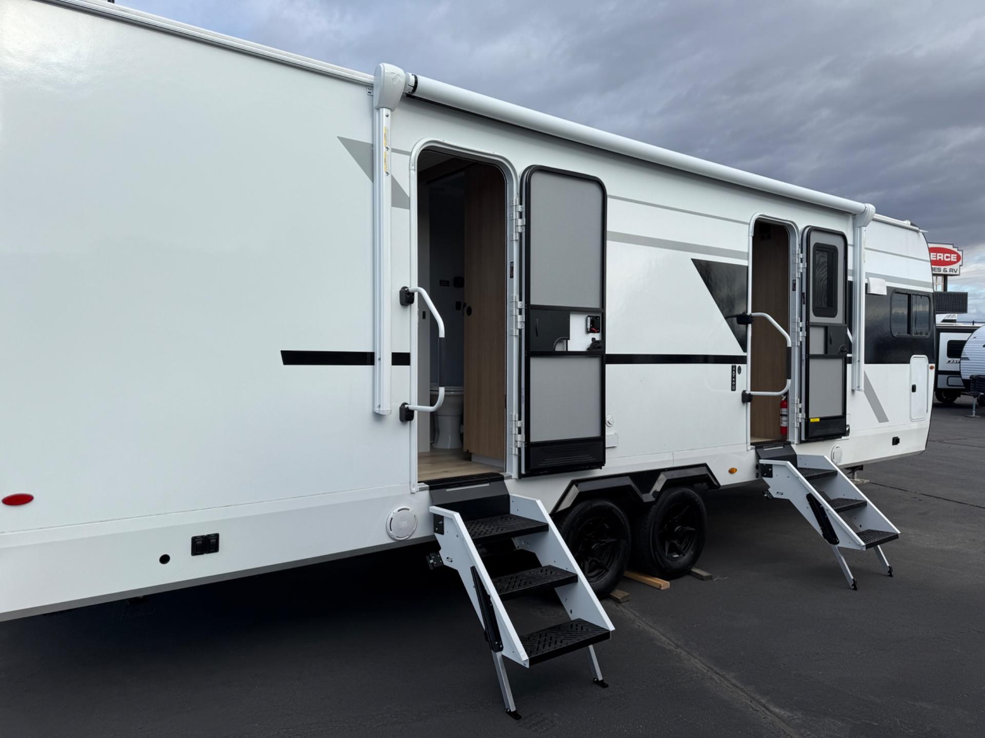 2026 Winnebago 2026 Winnebago Thrive - thumbnail 8