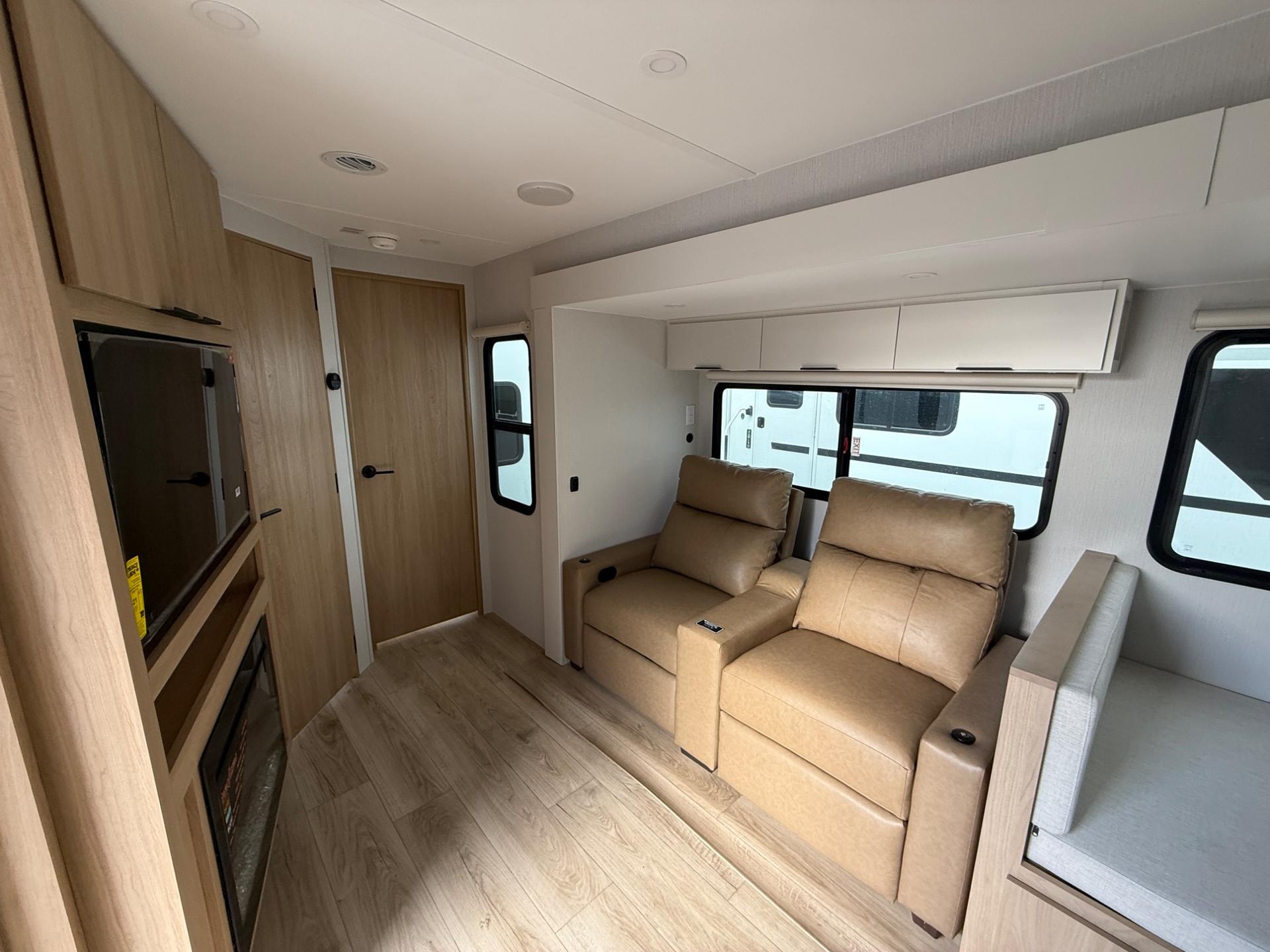 2026 Winnebago 2026 Winnebago Thrive - thumbnail 10