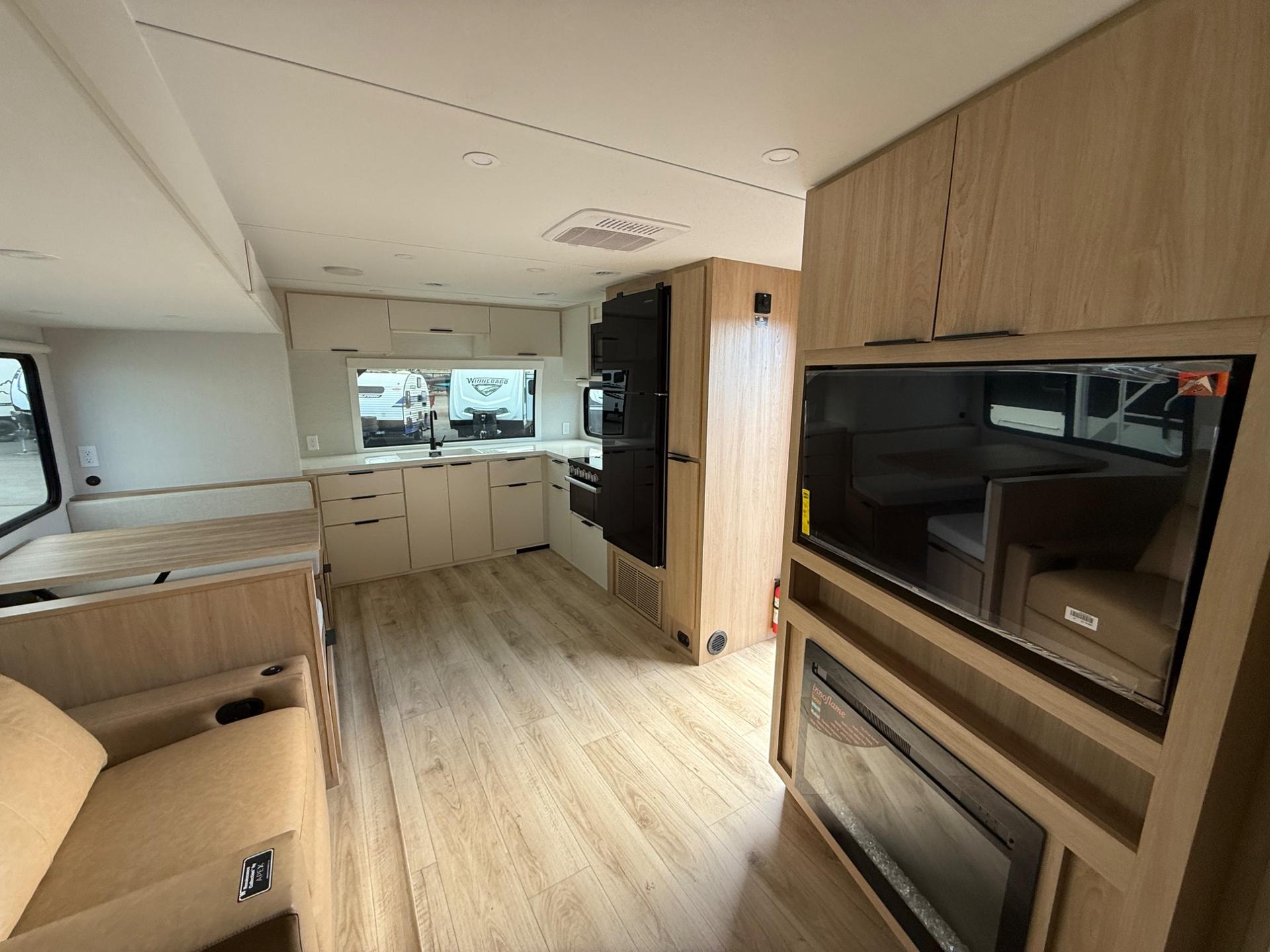 2026 Winnebago 2026 Winnebago Thrive - thumbnail 12