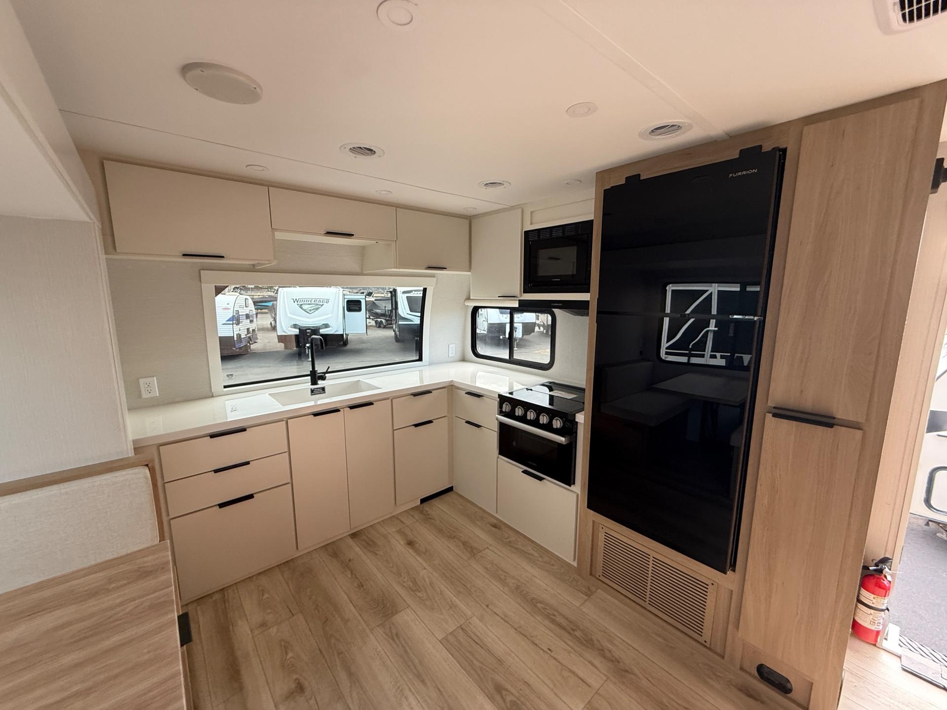 2026 Winnebago 2026 Winnebago Thrive - thumbnail 13