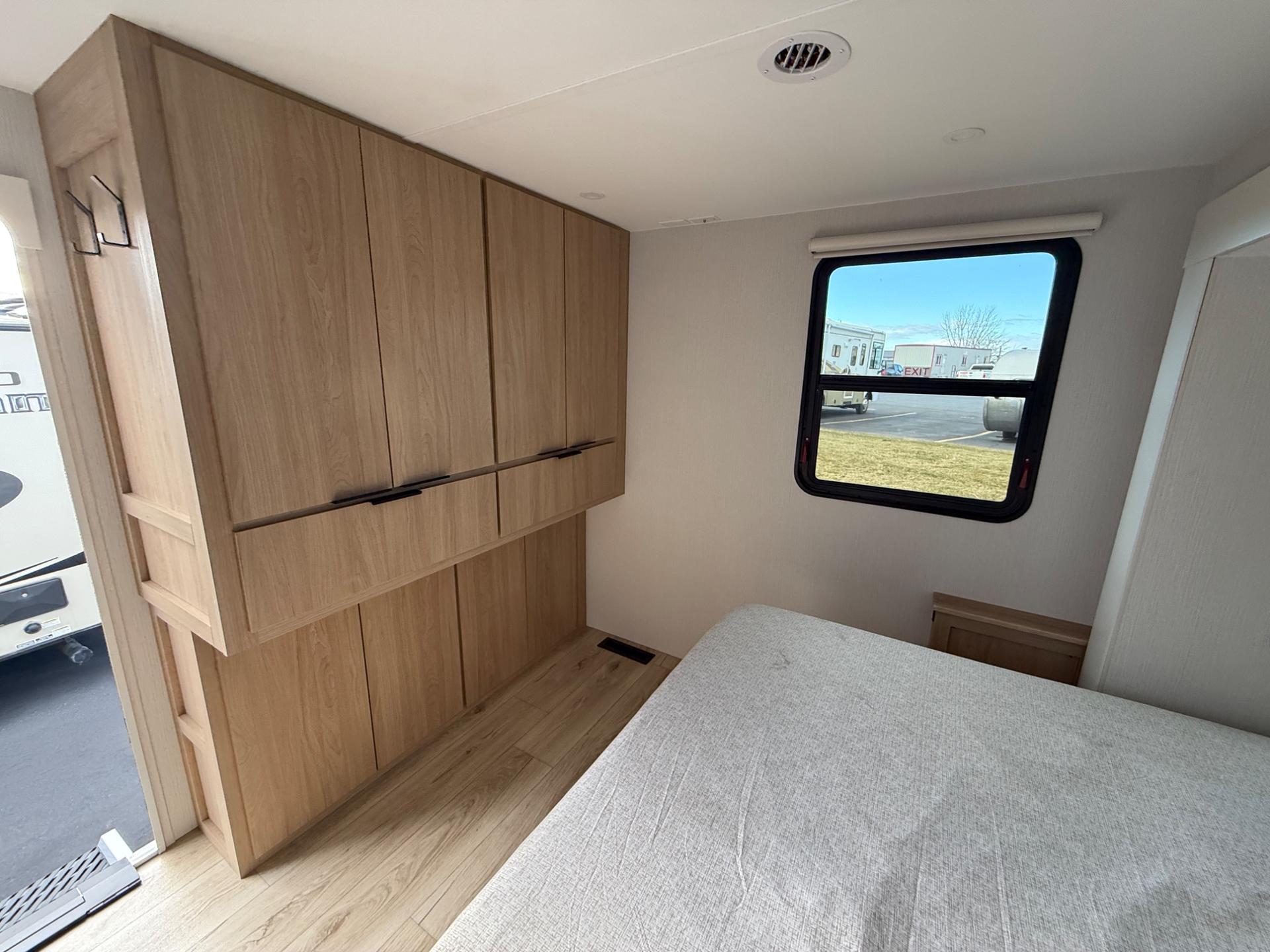 2026 Winnebago 2026 Winnebago Thrive - thumbnail 20