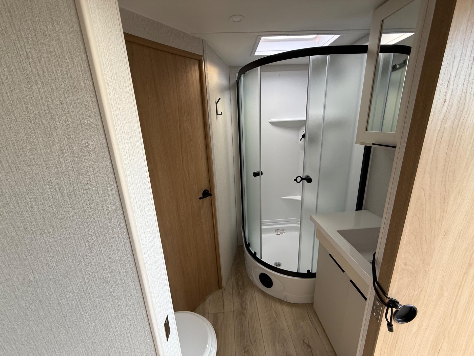 2026 Winnebago 2026 Winnebago Thrive - thumbnail 21