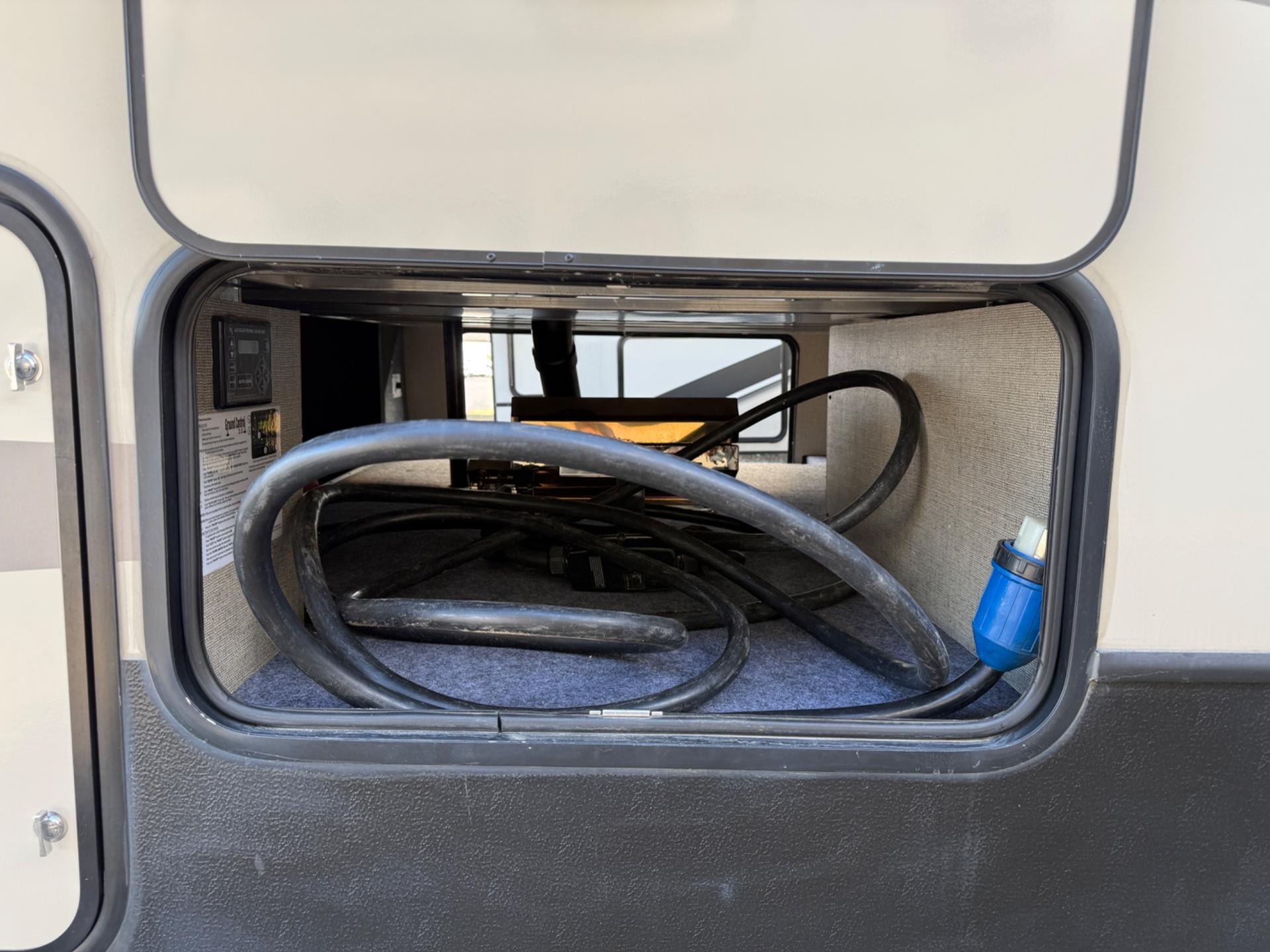 2018 Keystone 2018 Keystone Cougar - thumbnail 8