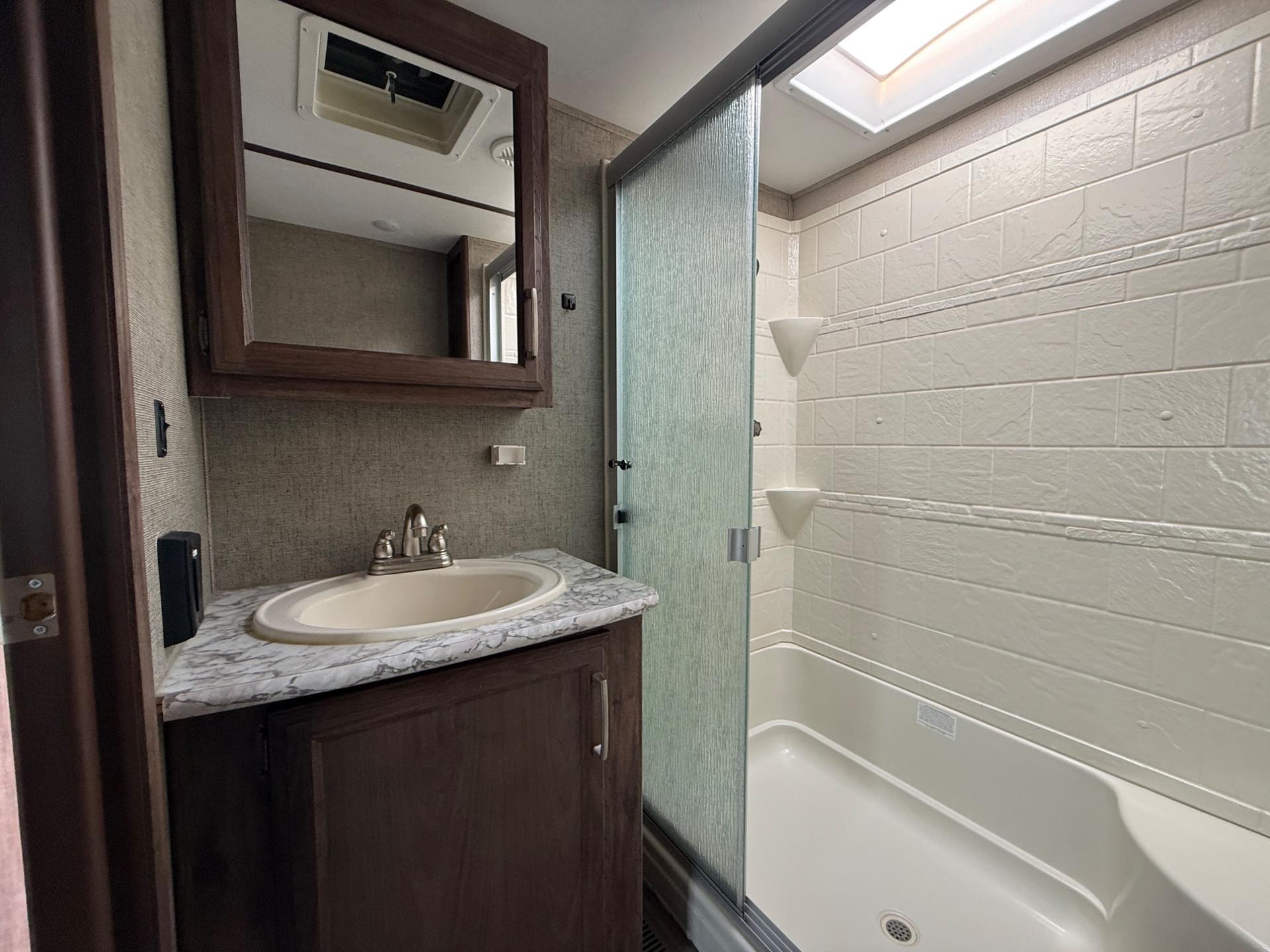 2018 Keystone 2018 Keystone Cougar - thumbnail 23