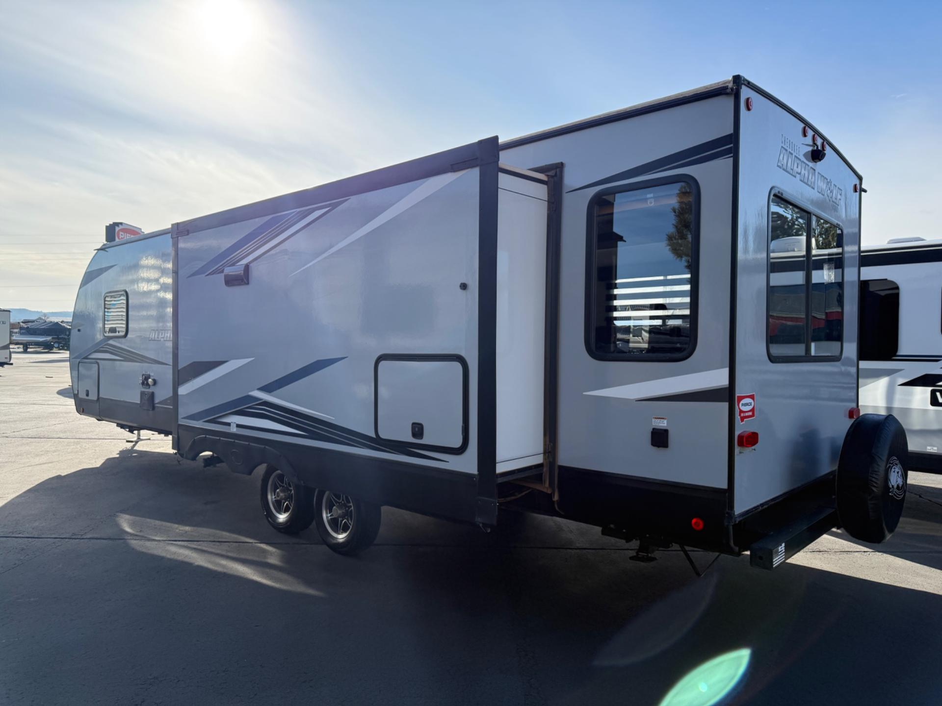 2022 Cherokee 2022 Cherokee Alpha Wolf - thumbnail 3