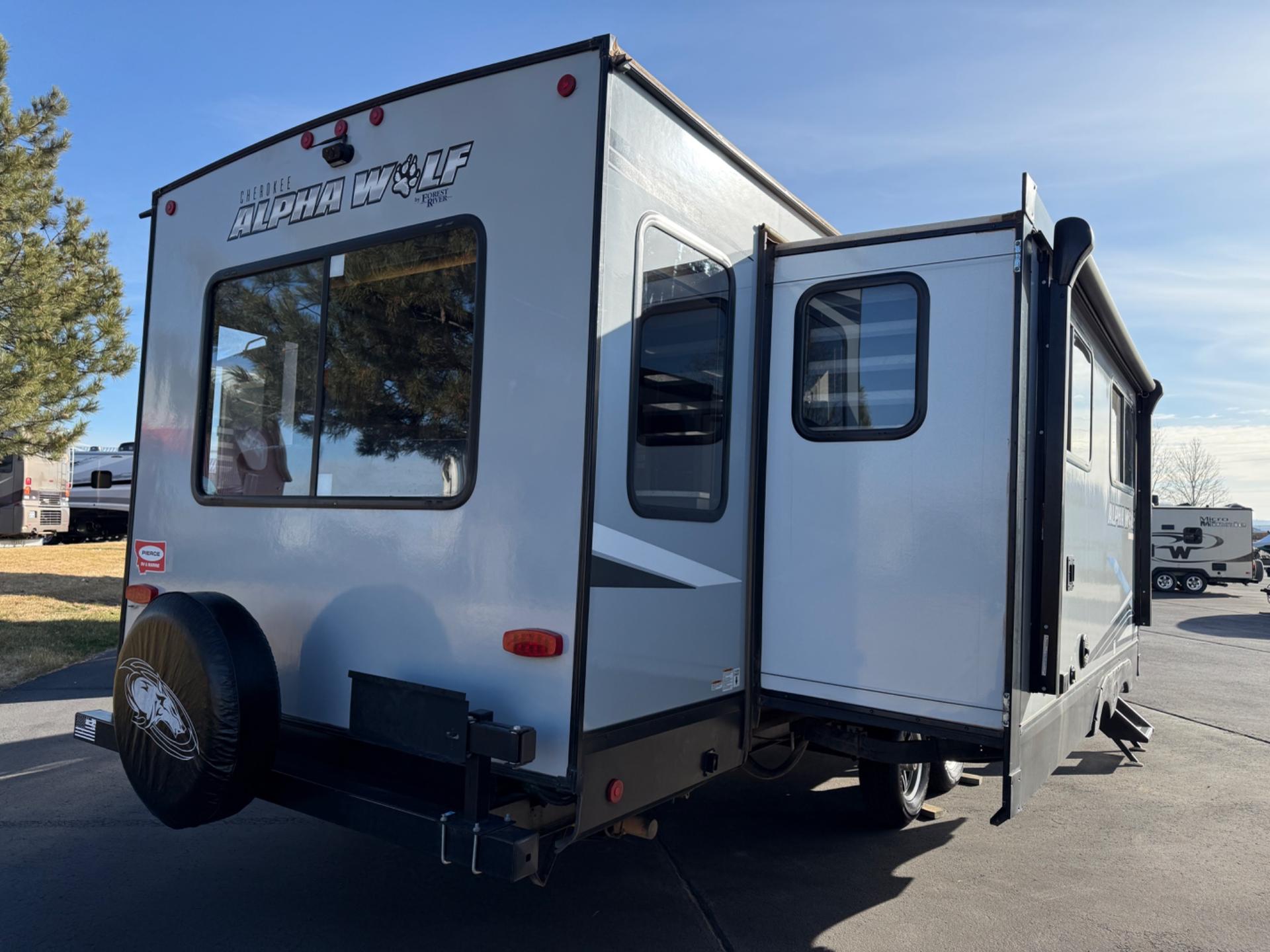 2022 Cherokee 2022 Cherokee Alpha Wolf - thumbnail 4