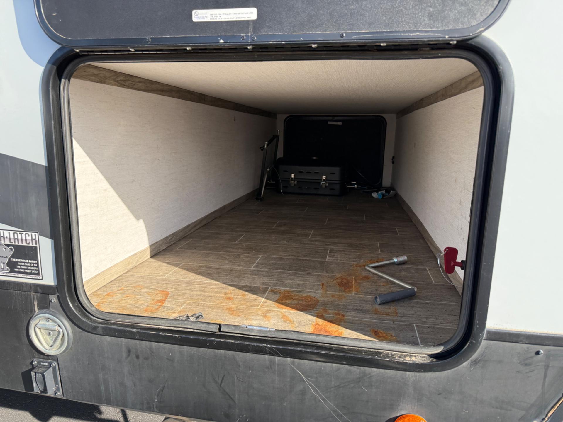 2022 Cherokee 2022 Cherokee Alpha Wolf - thumbnail 5