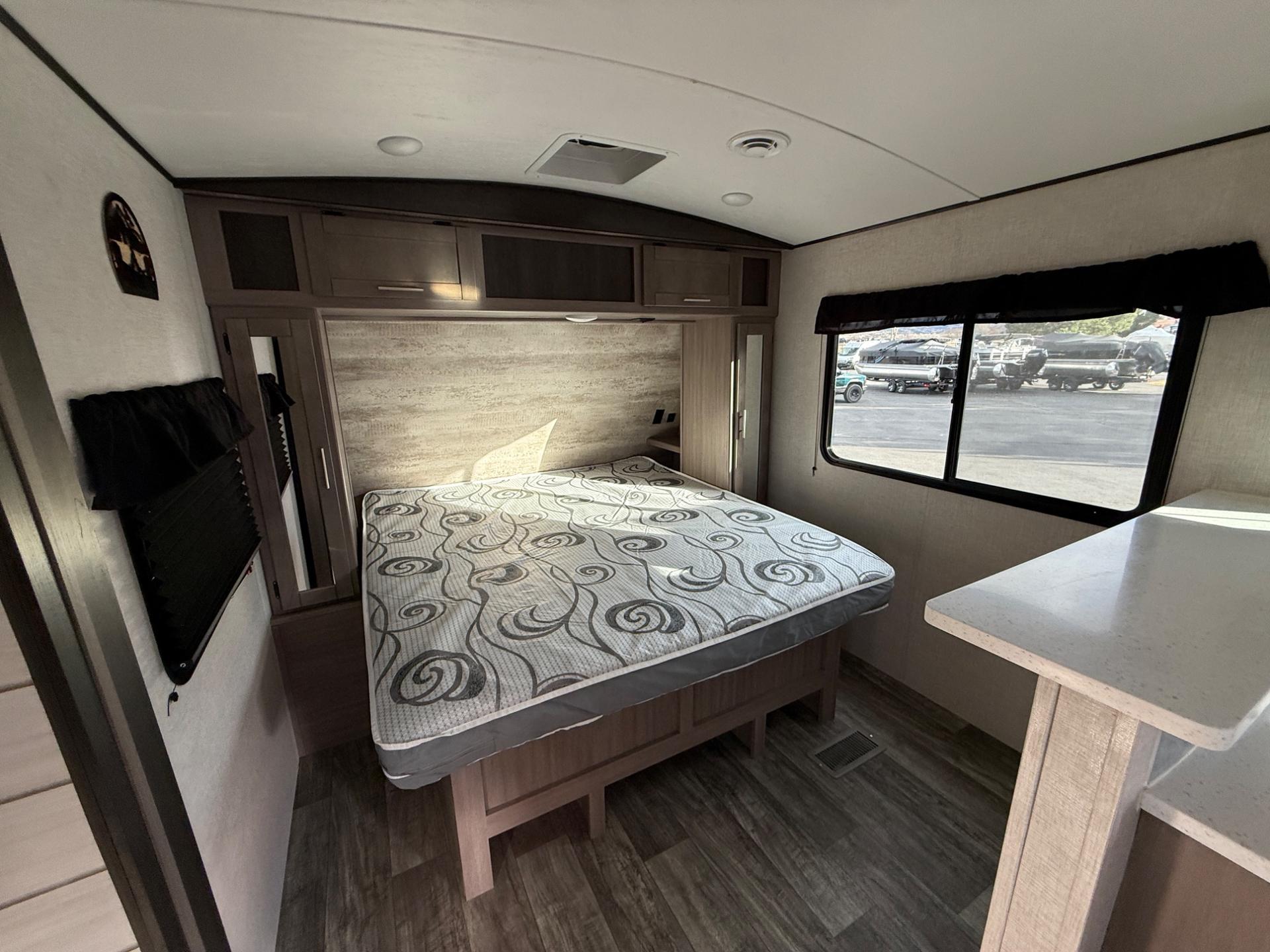 2022 CrossRoads RV 2022 CrossRoads RV Sunset Trail Super Lite - thumbnail 10