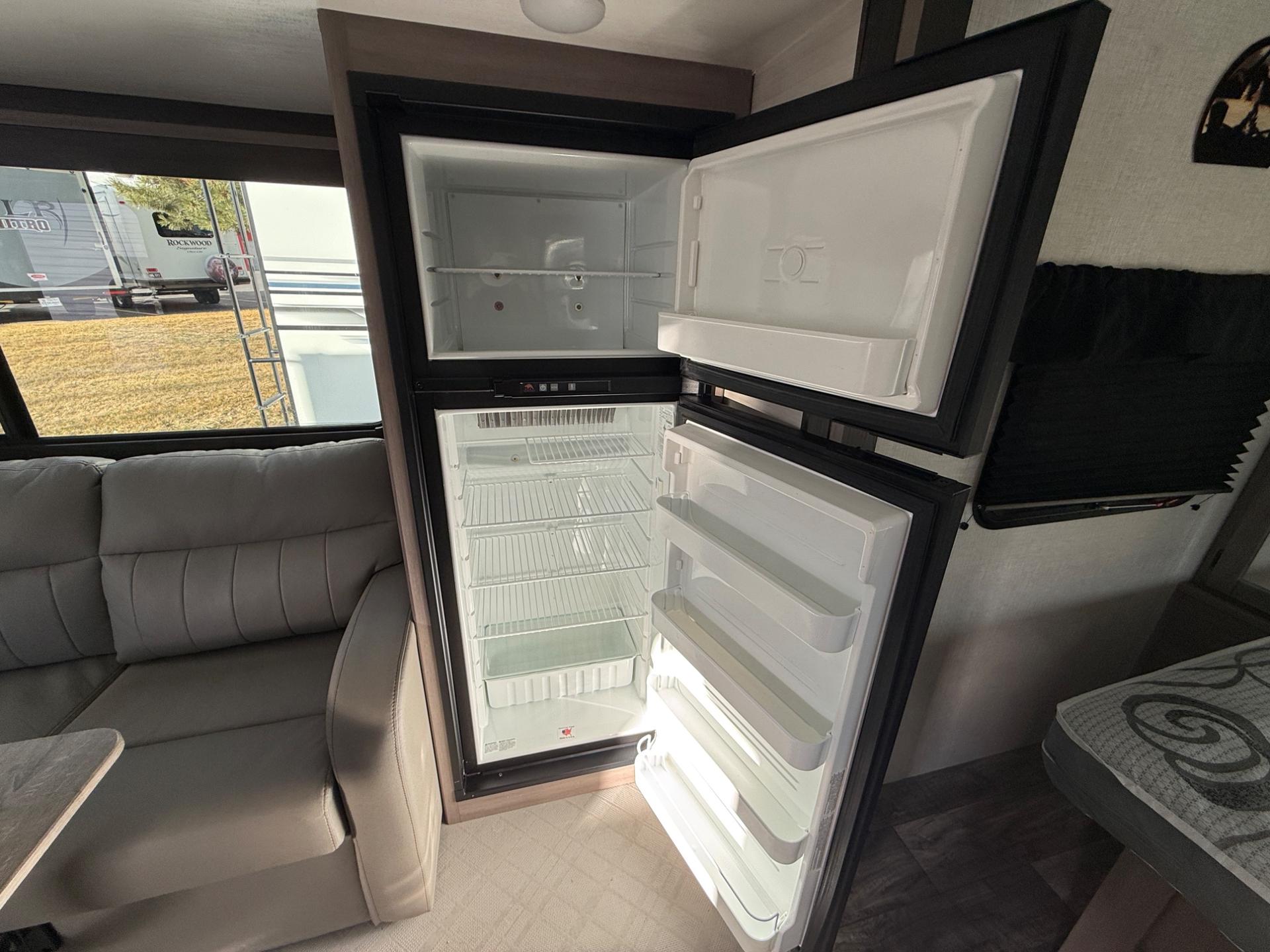 2022 CrossRoads RV 2022 CrossRoads RV Sunset Trail Super Lite - thumbnail 12