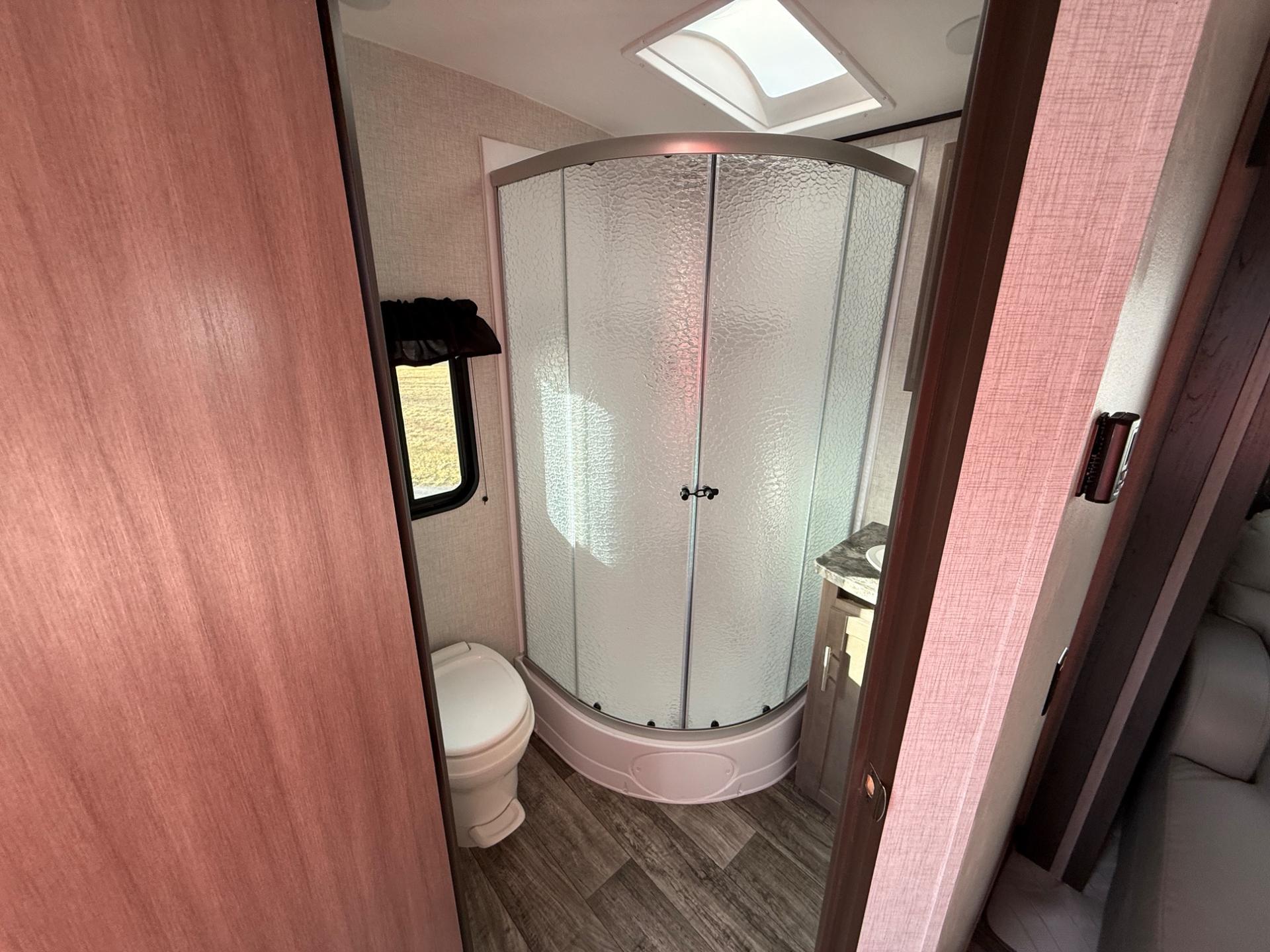 2022 CrossRoads RV 2022 CrossRoads RV Sunset Trail Super Lite - thumbnail 14