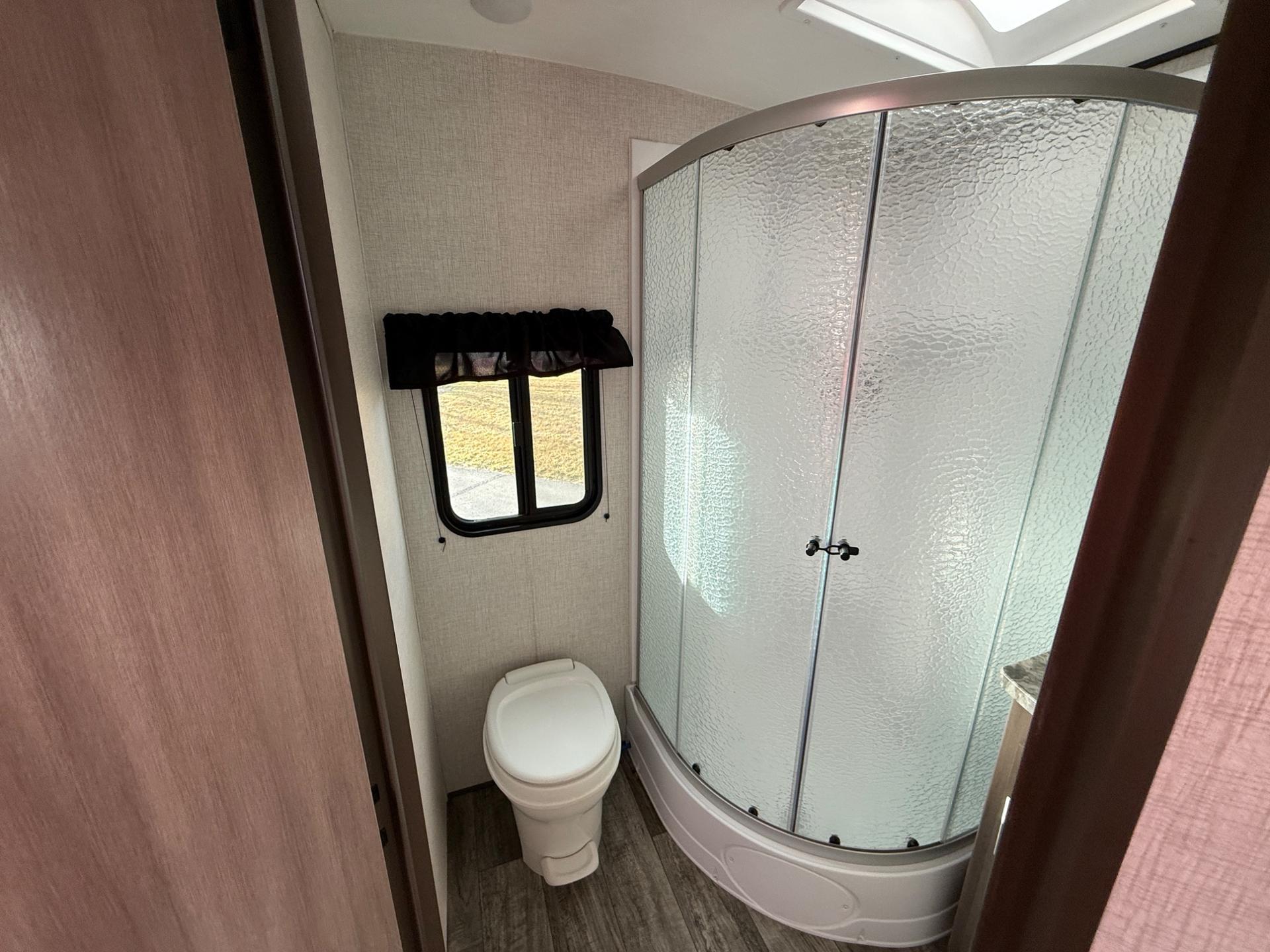 2022 CrossRoads RV 2022 CrossRoads RV Sunset Trail Super Lite - thumbnail 16