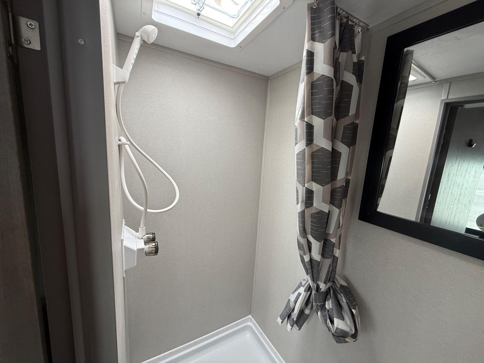 2026 Coachmen 2026 Coachmen Catalina Summit Series 7 - thumbnail 12