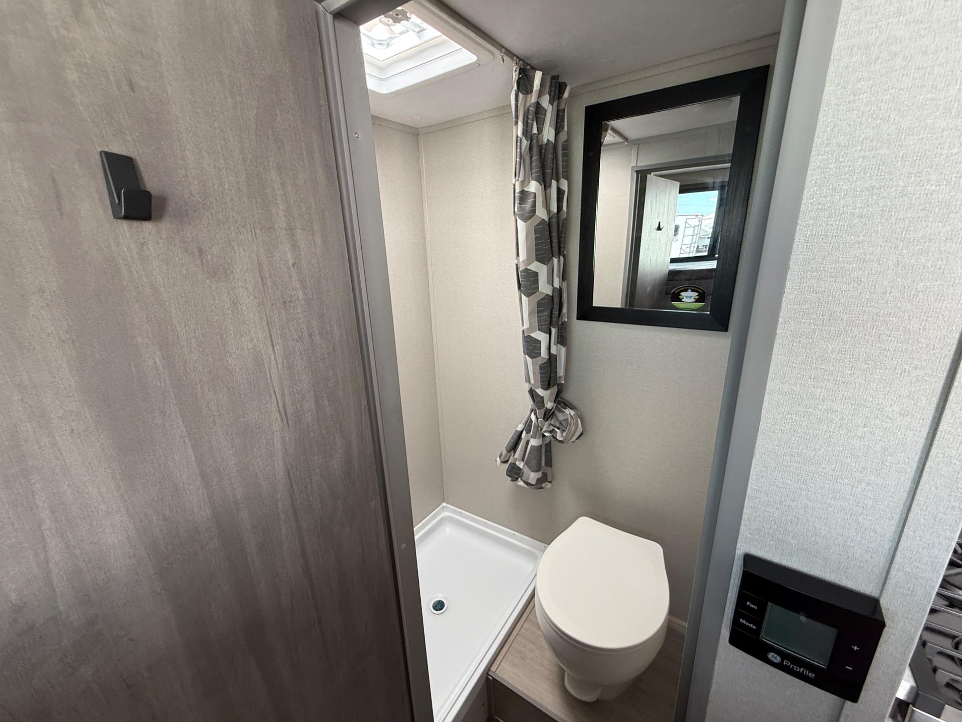 2026 Coachmen 2026 Coachmen Catalina Summit Series 7 - thumbnail 12