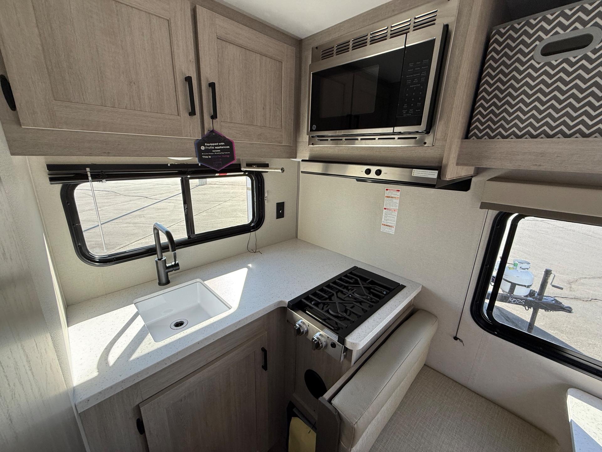 2026 Coachmen 2026 Coachmen Catalina Summit Series 7 - thumbnail 14