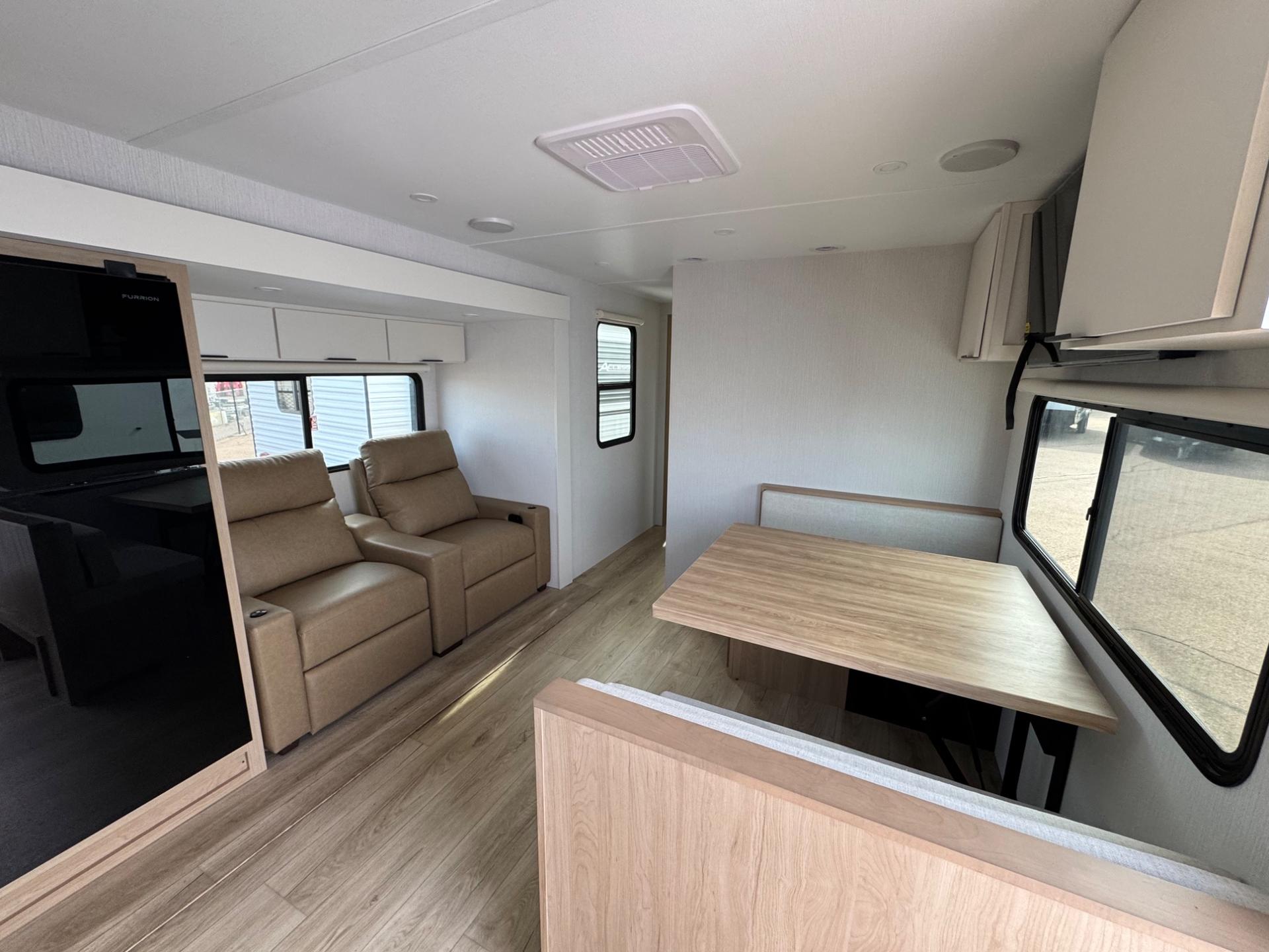 2026 Winnebago 2026 Winnebago Thrive - thumbnail 6