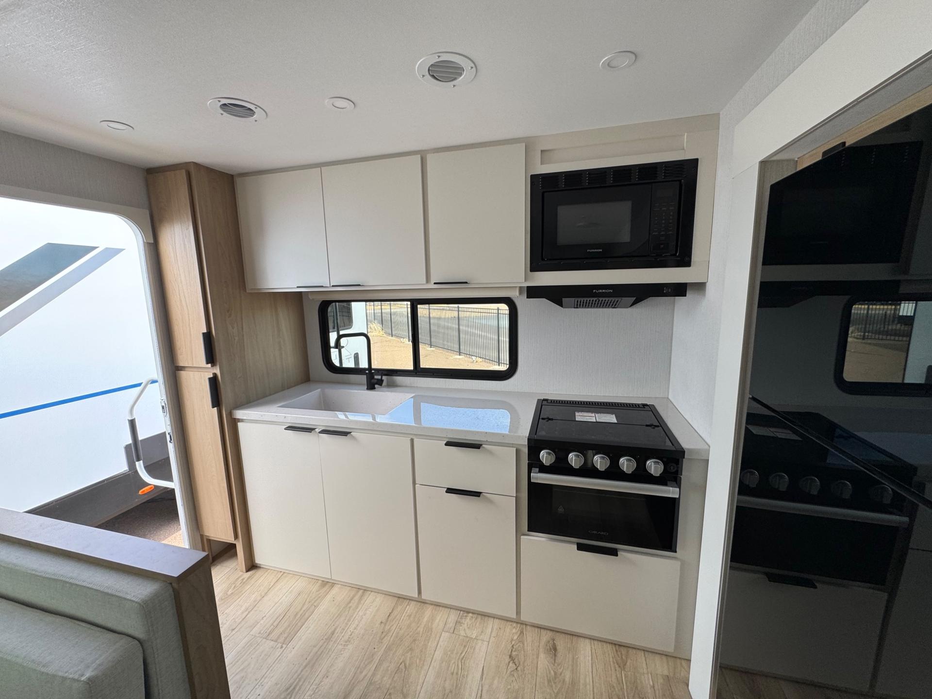 2026 Winnebago 2026 Winnebago Thrive - thumbnail 7