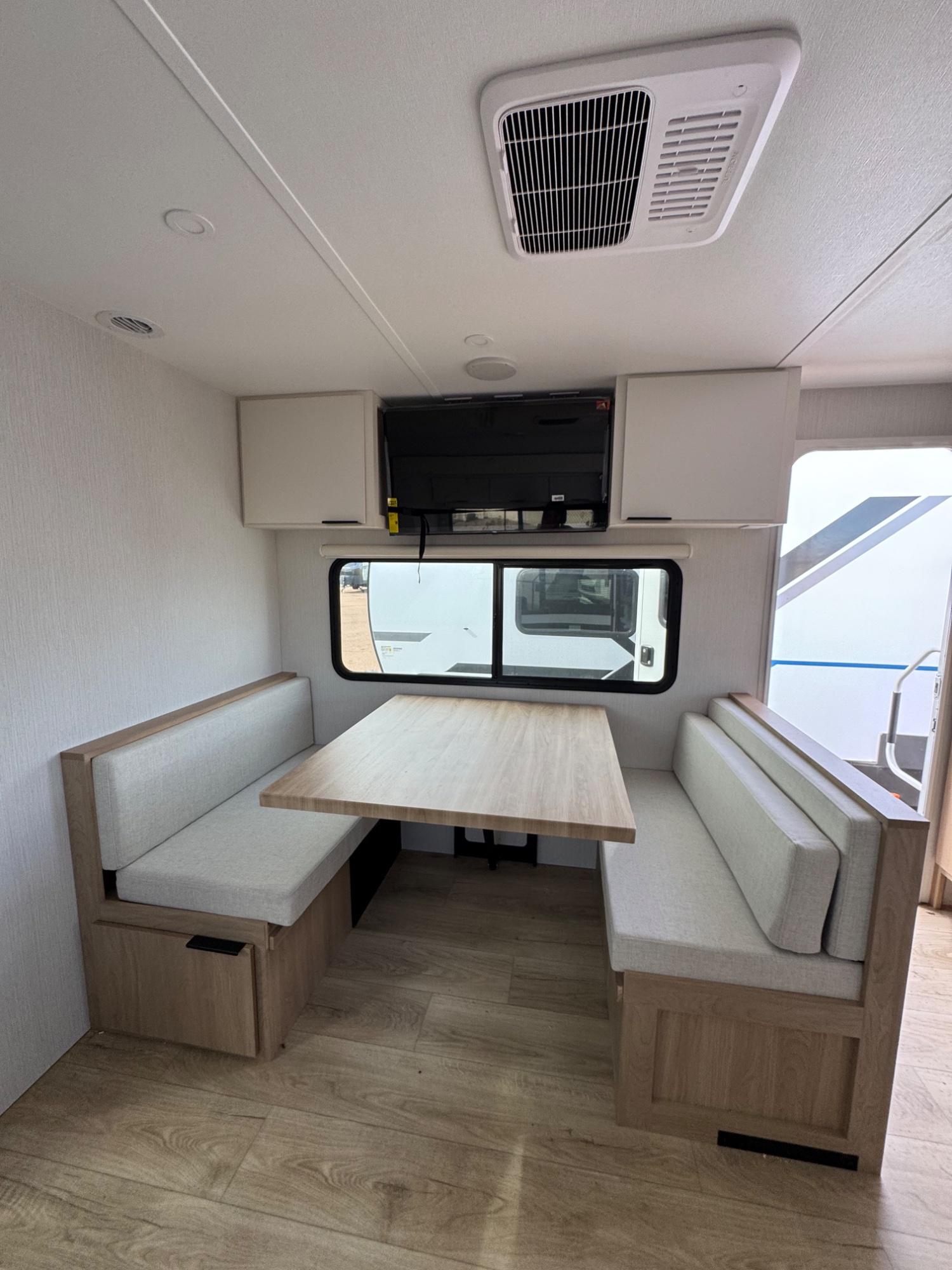 2026 Winnebago 2026 Winnebago Thrive - thumbnail 9