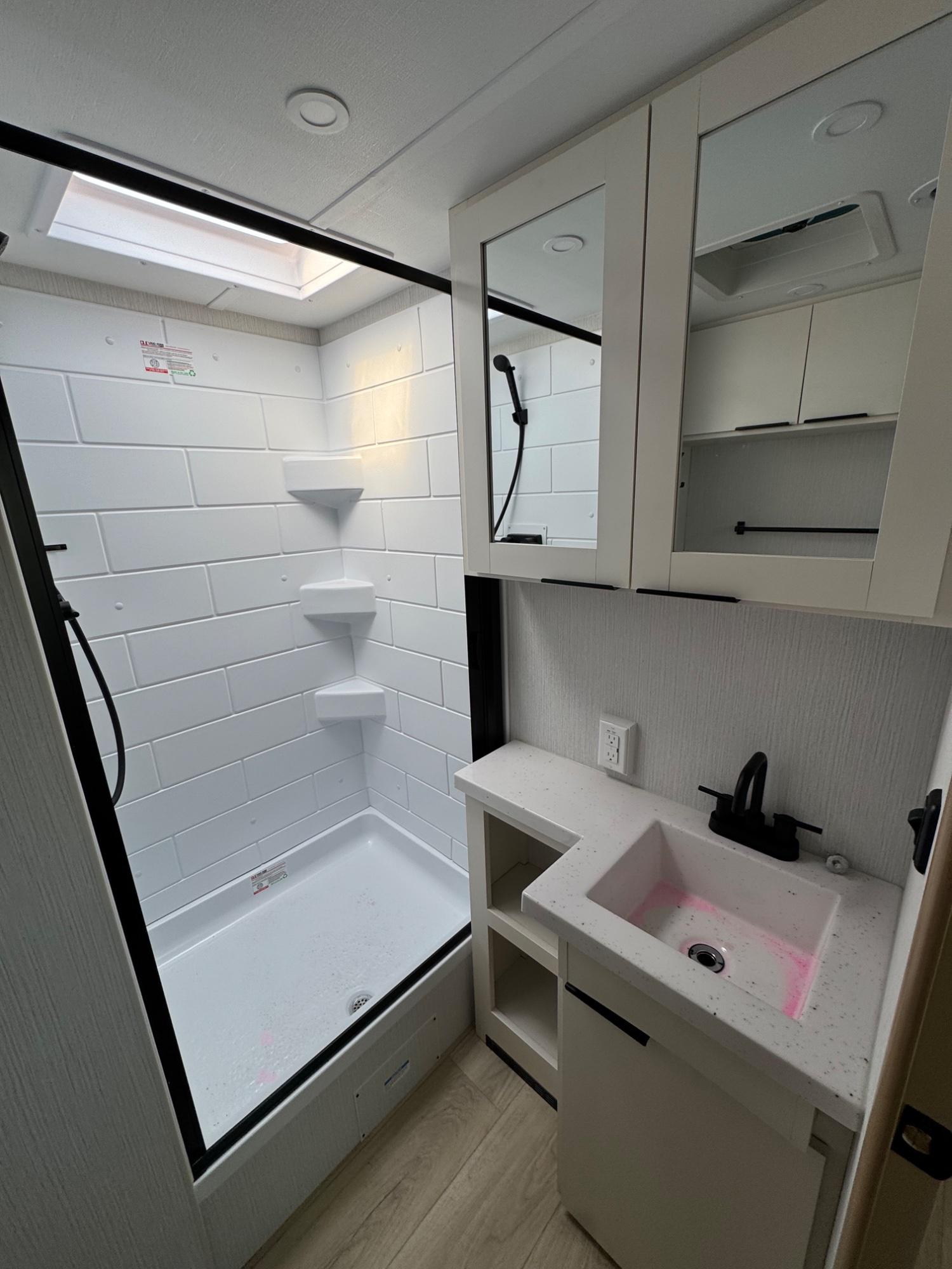 2026 Winnebago 2026 Winnebago Thrive - thumbnail 12