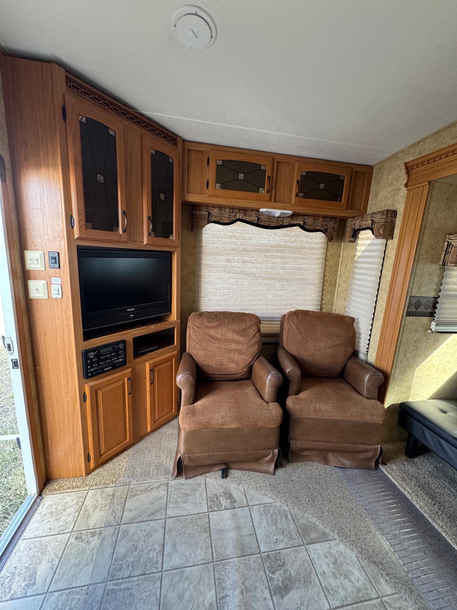 2010 Keystone 2010 Keystone Laredo - thumbnail 6