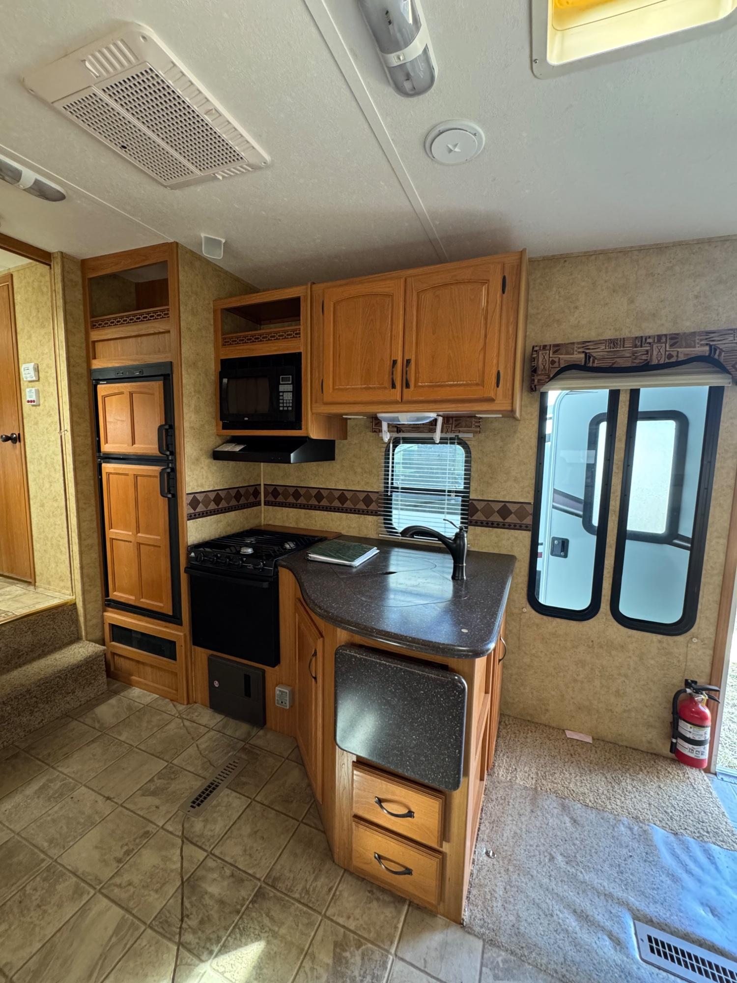 2010 Keystone 2010 Keystone Laredo - thumbnail 8