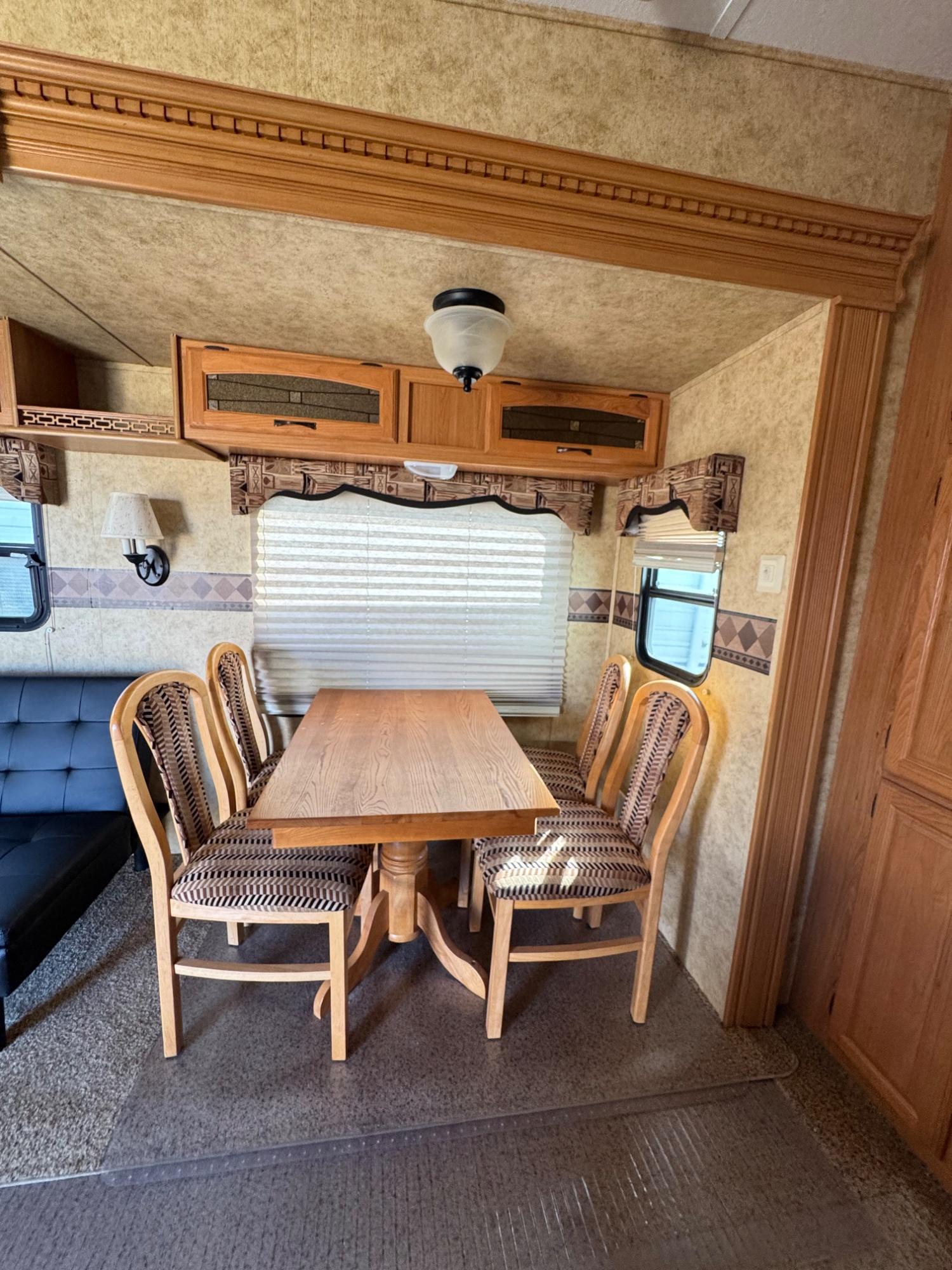 2010 Keystone 2010 Keystone Laredo - thumbnail 9