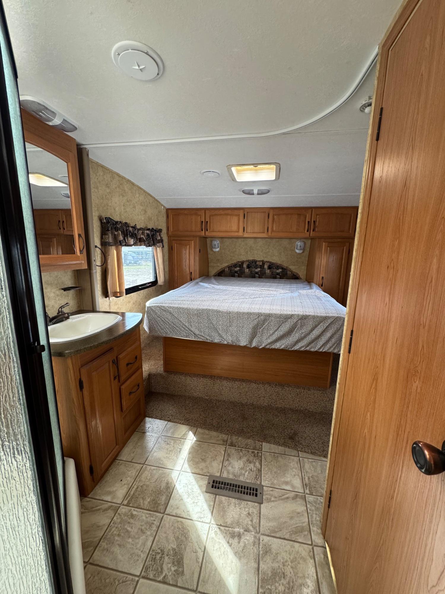 2010 Keystone 2010 Keystone Laredo - thumbnail 10