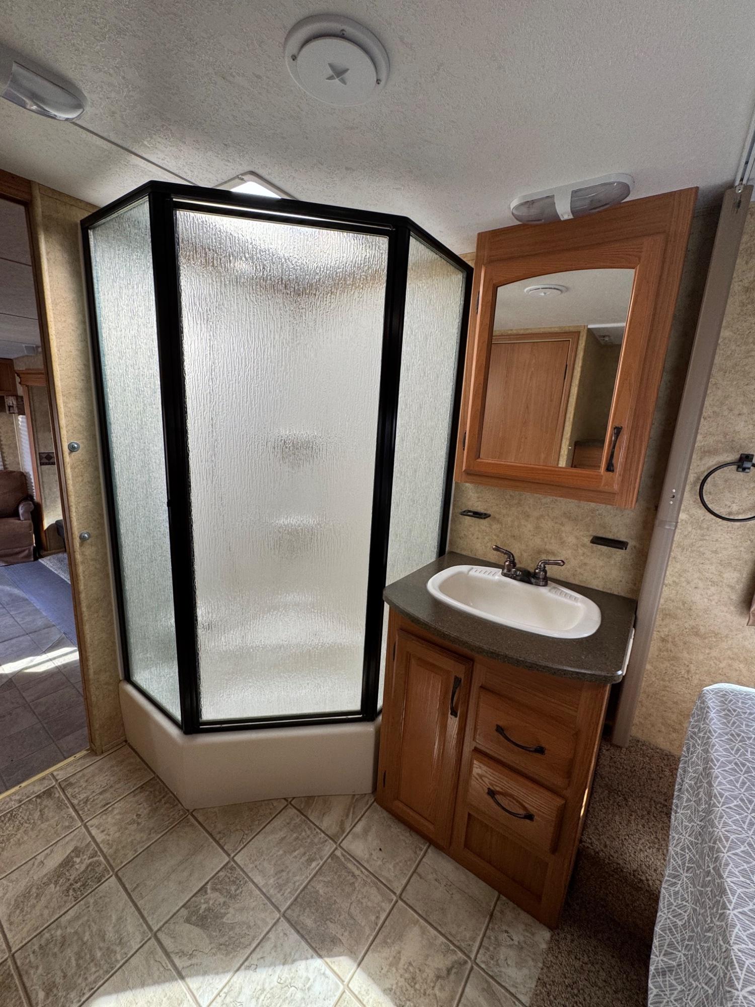 2010 Keystone 2010 Keystone Laredo - thumbnail 11