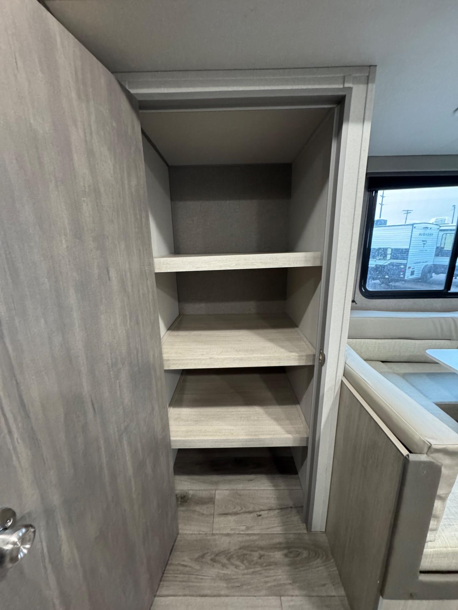 2026 Coachmen 2026 Coachmen Catalina Summit Series 8 - thumbnail 9