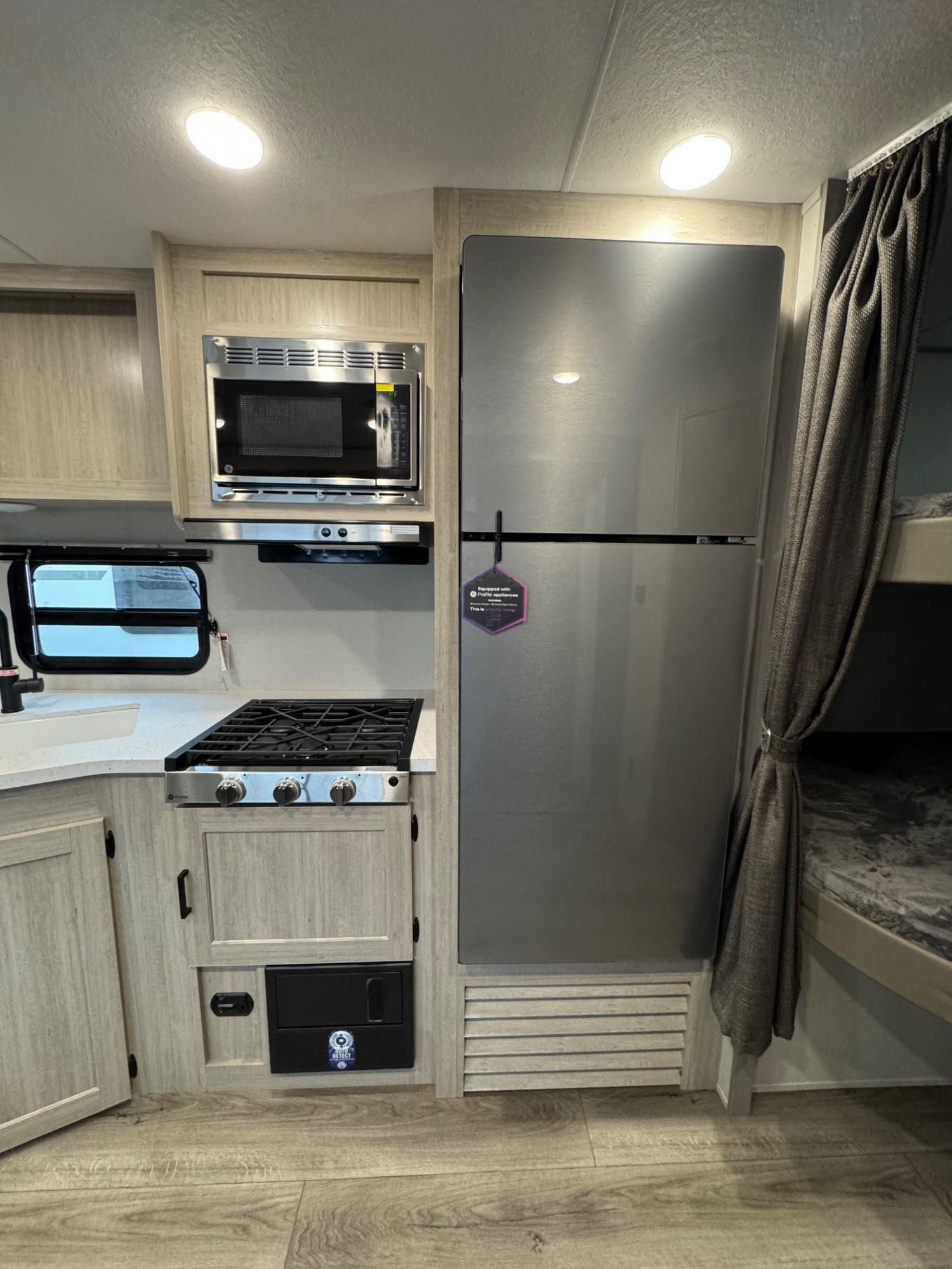 2026 Coachmen 2026 Coachmen Catalina Summit Series 8 - thumbnail 11