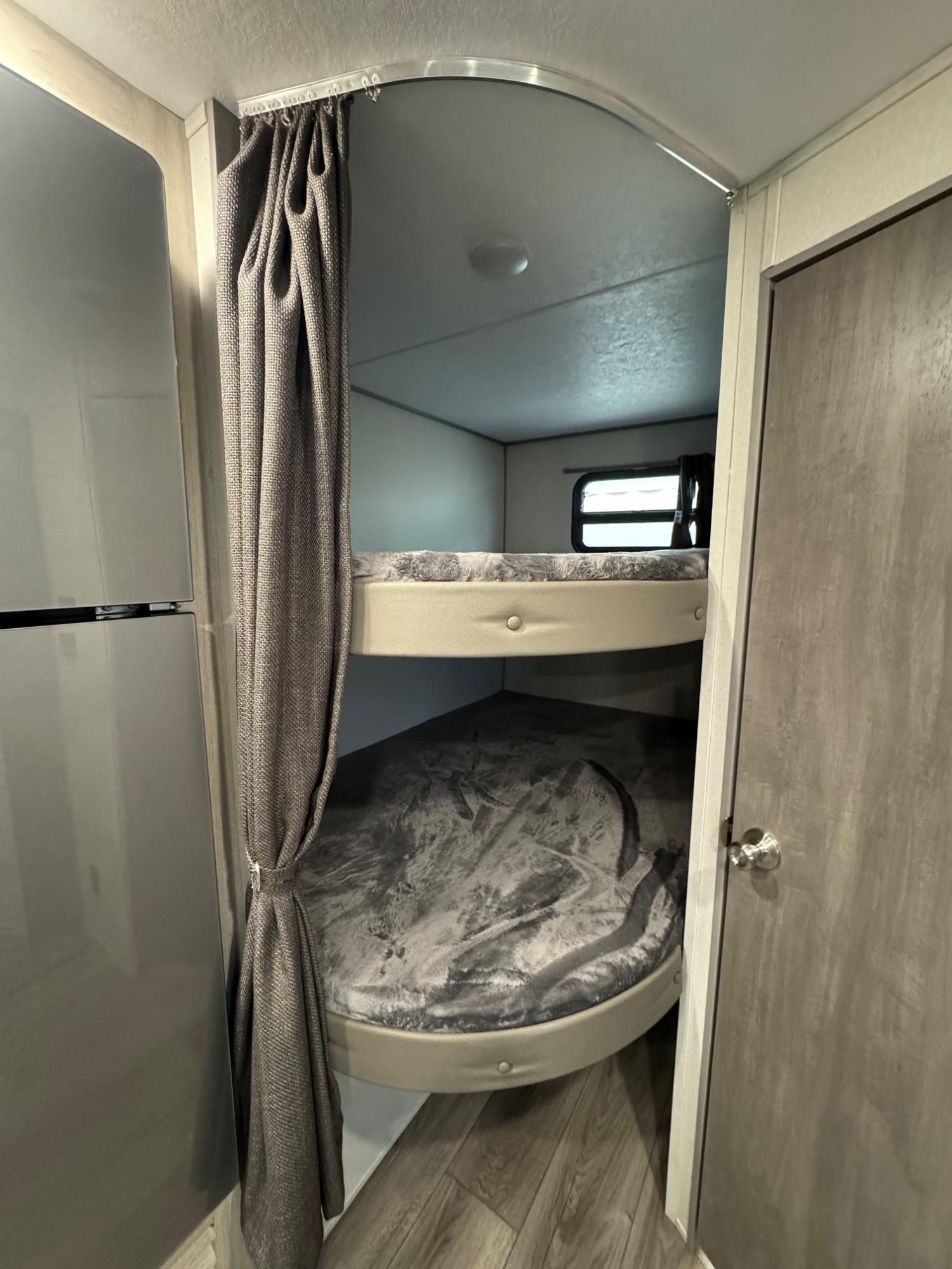 2026 Coachmen 2026 Coachmen Catalina Summit Series 8 - thumbnail 12