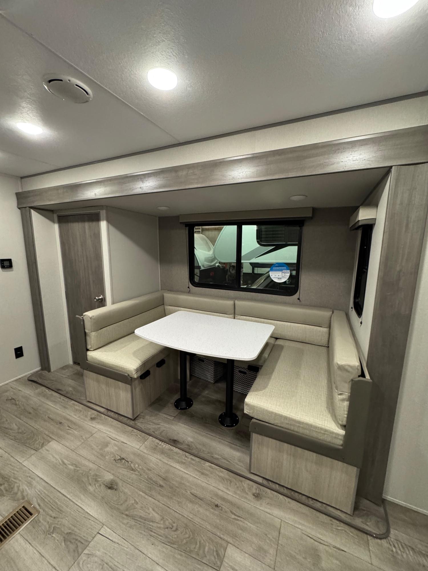 2026 Coachmen 2026 Coachmen Catalina Summit Series 8 - thumbnail 4