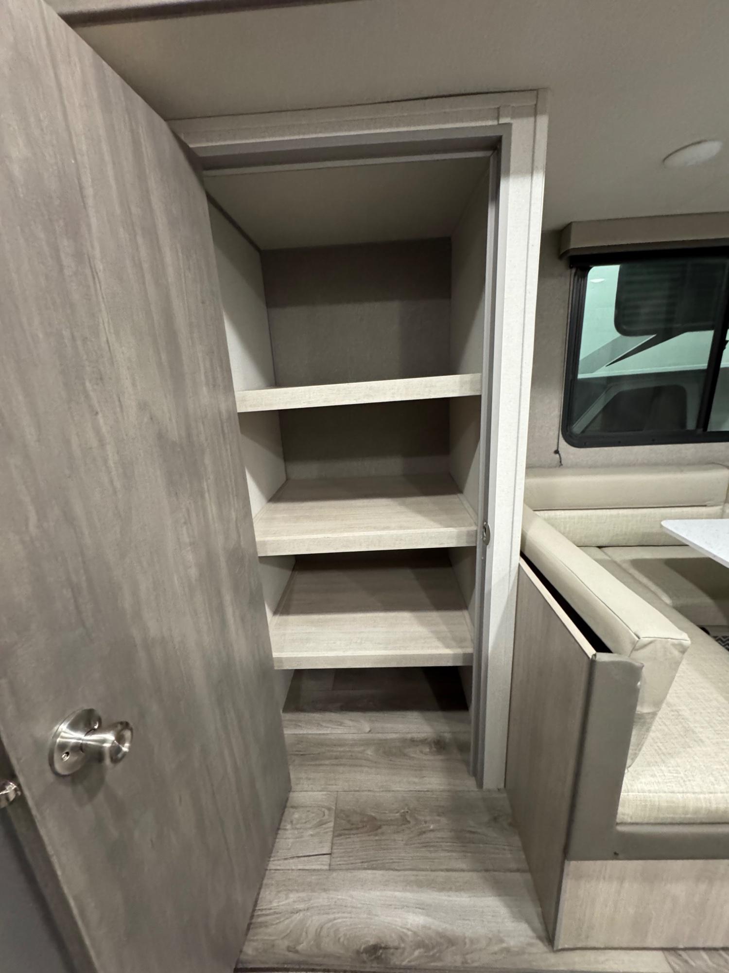 2026 Coachmen 2026 Coachmen Catalina Summit Series 8 - thumbnail 5