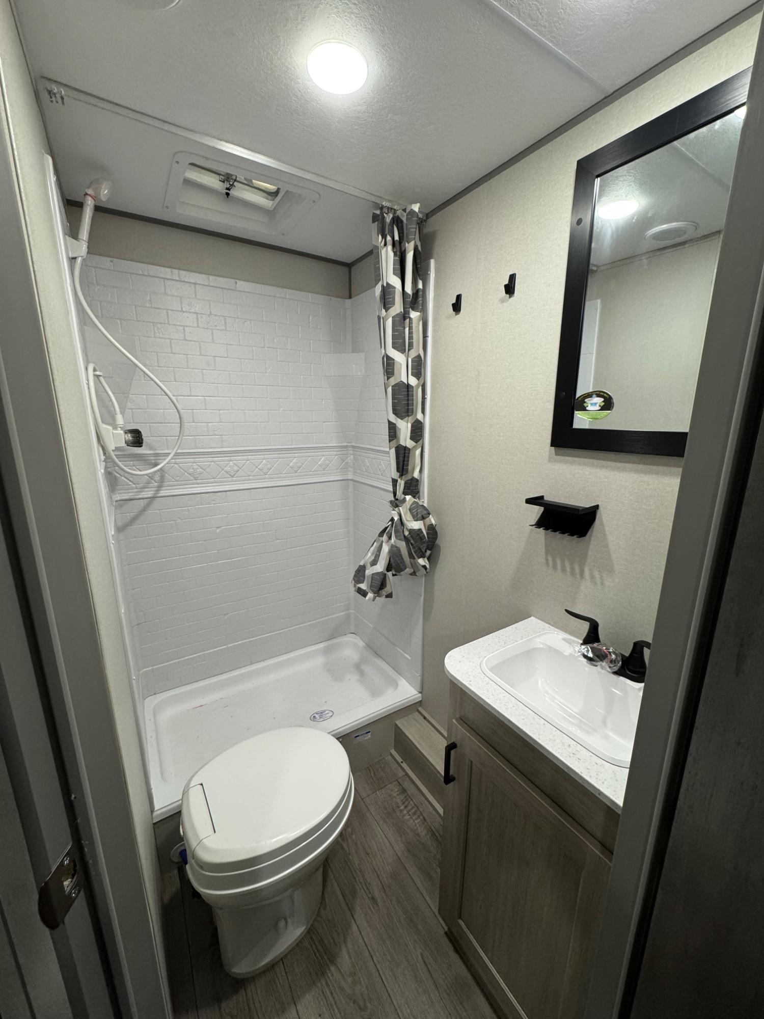 2026 Coachmen 2026 Coachmen Catalina Summit Series 8 - thumbnail 9