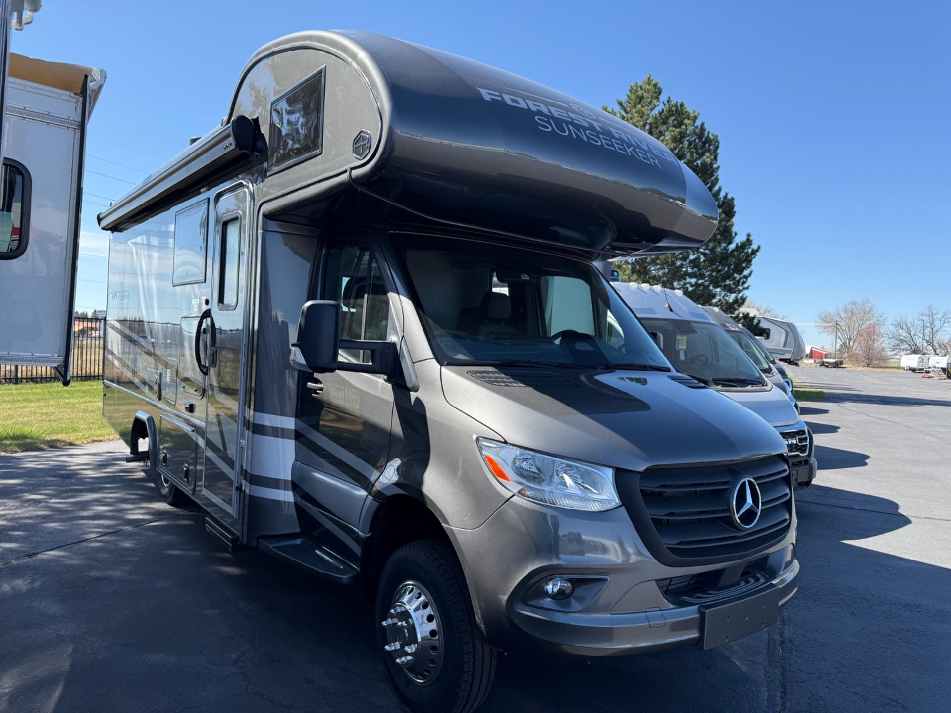 2026 Forest River 2026 Forest River Sunseeker - thumbnail 3