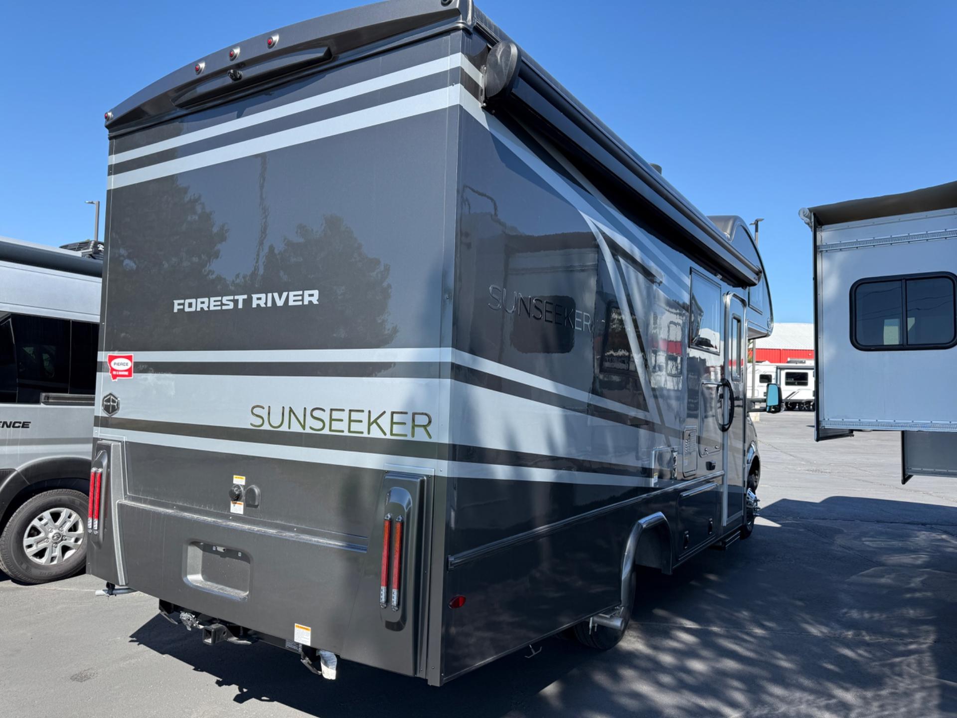 2026 Forest River 2026 Forest River Sunseeker - thumbnail 4